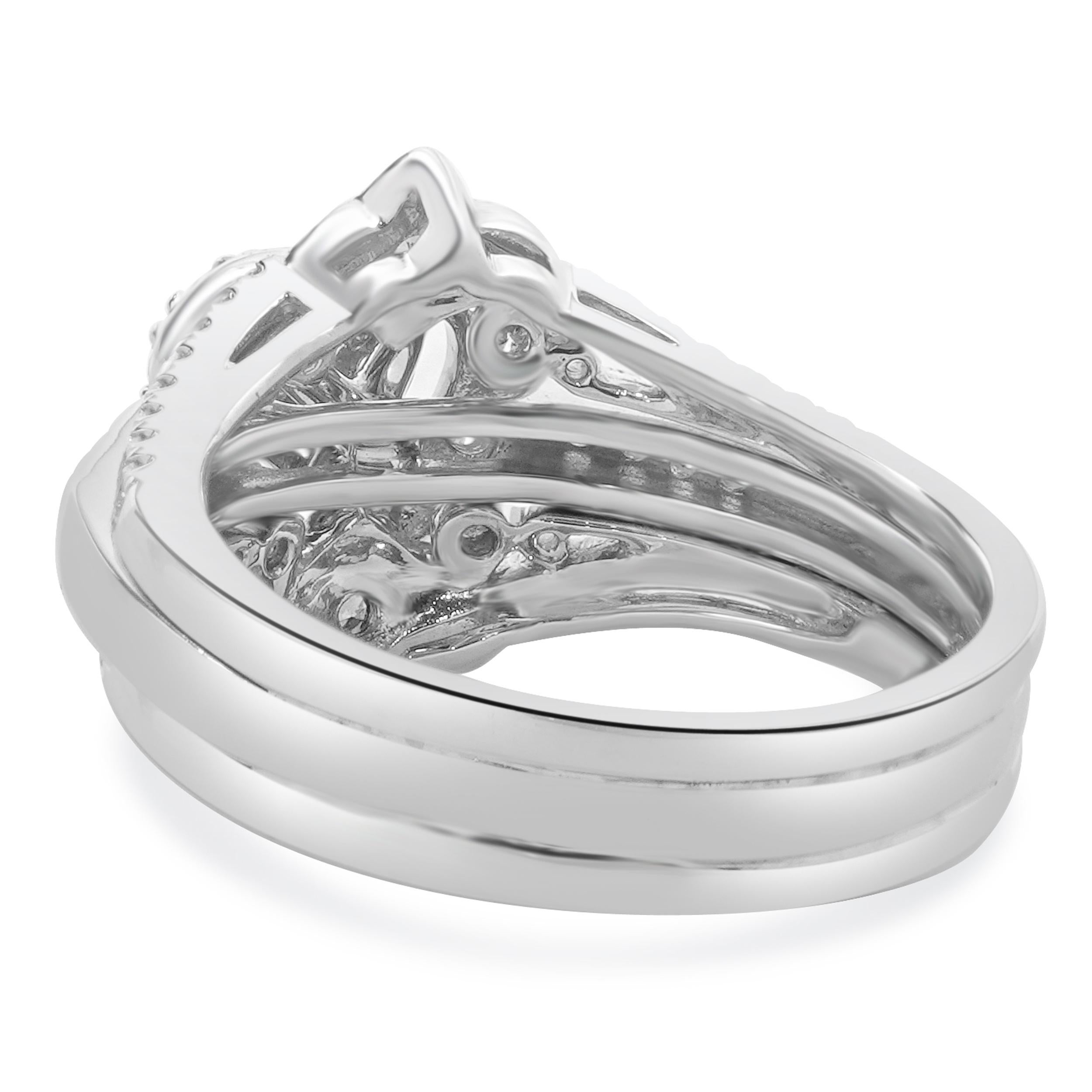 10 Karat White Gold Diamond and Sapphire Heart Shape Cluster Ring In Excellent Condition In Scottsdale, AZ