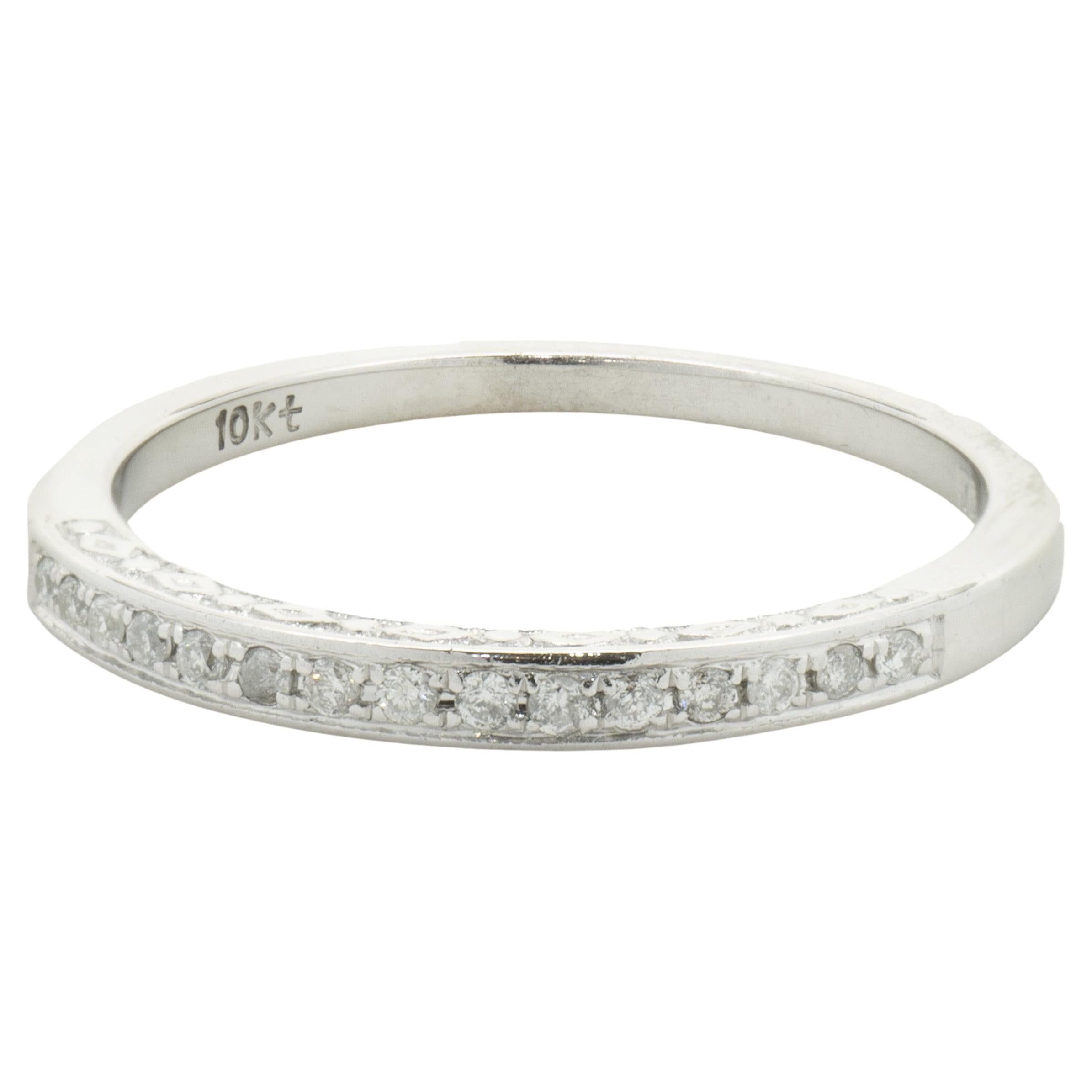 Anillo de diamantes de oro blanco de 10 quilates