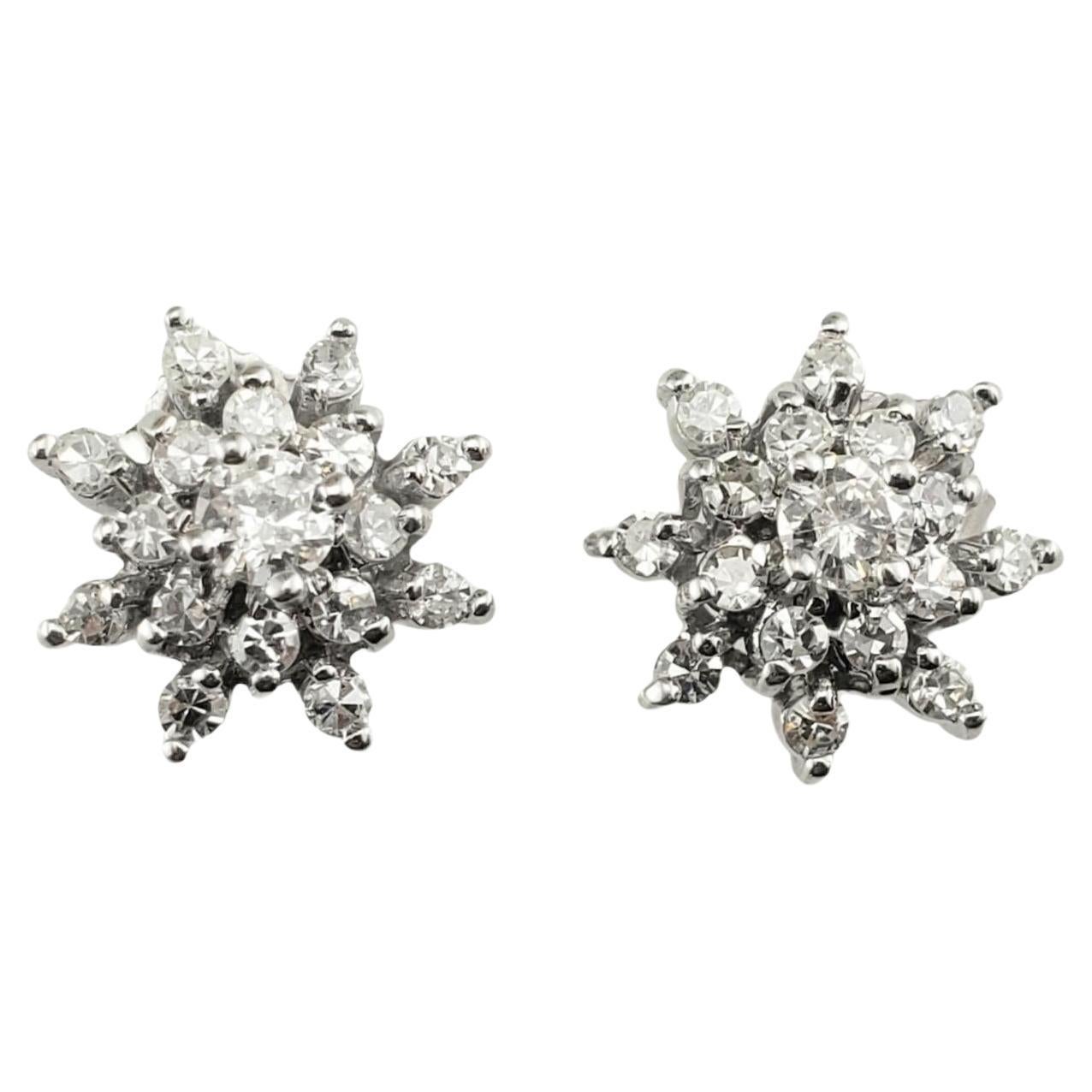 Boucles d'oreilles grappe de diamants en or blanc 10 carats #16239 en vente