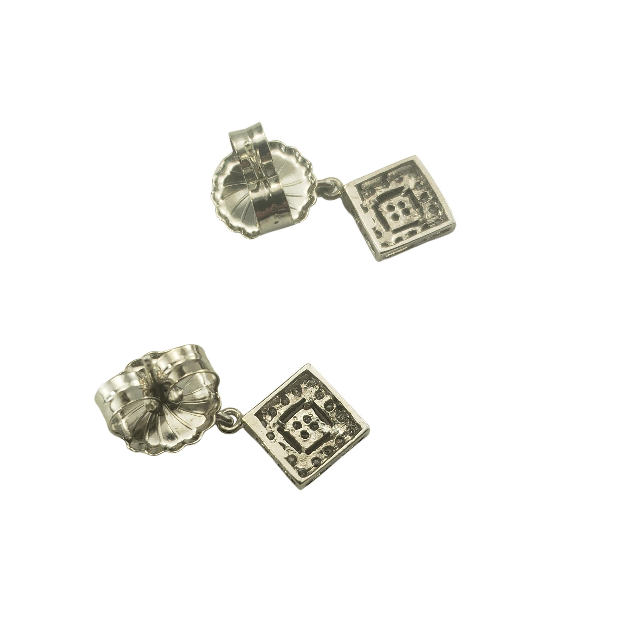 10 Karat White Gold Diamond Drop Earrings In Good Condition For Sale In Washington Depot, CT
