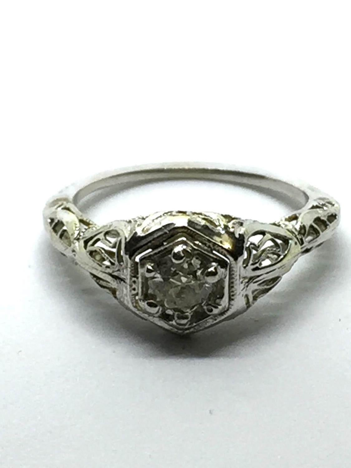 10 Karat Weißgold Diamant-Verlobungsring (Rundschliff) im Angebot