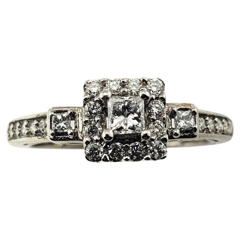 10 Karat White Gold Diamond Engagement Ring For Sale at 1stDibs
