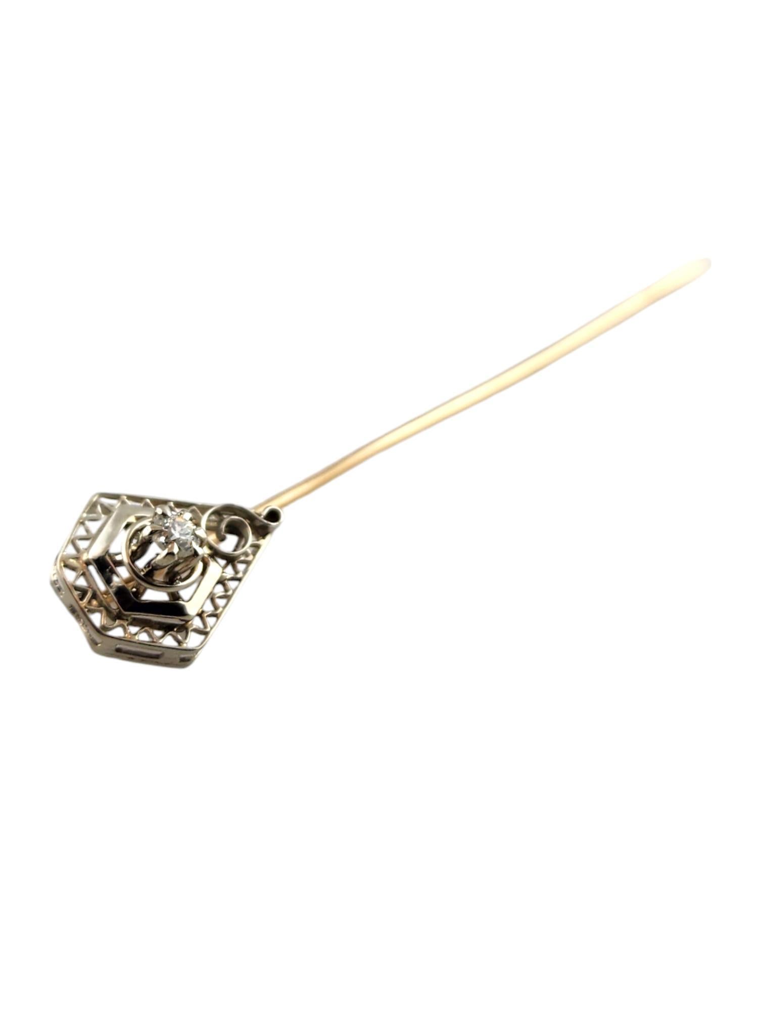 10 Karat White Gold Diamond Filigree Stick Pin #19187 In Good Condition For Sale In Washington Depot, CT