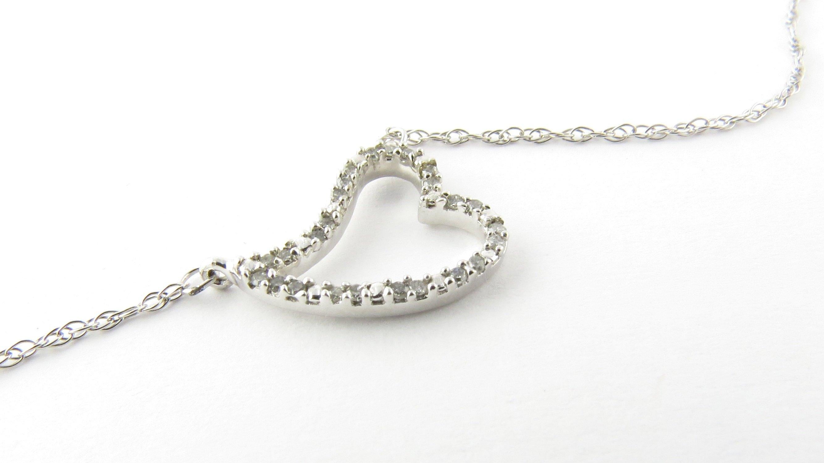 10 Karat White Gold Diamond Heart Necklace In Good Condition In Washington Depot, CT