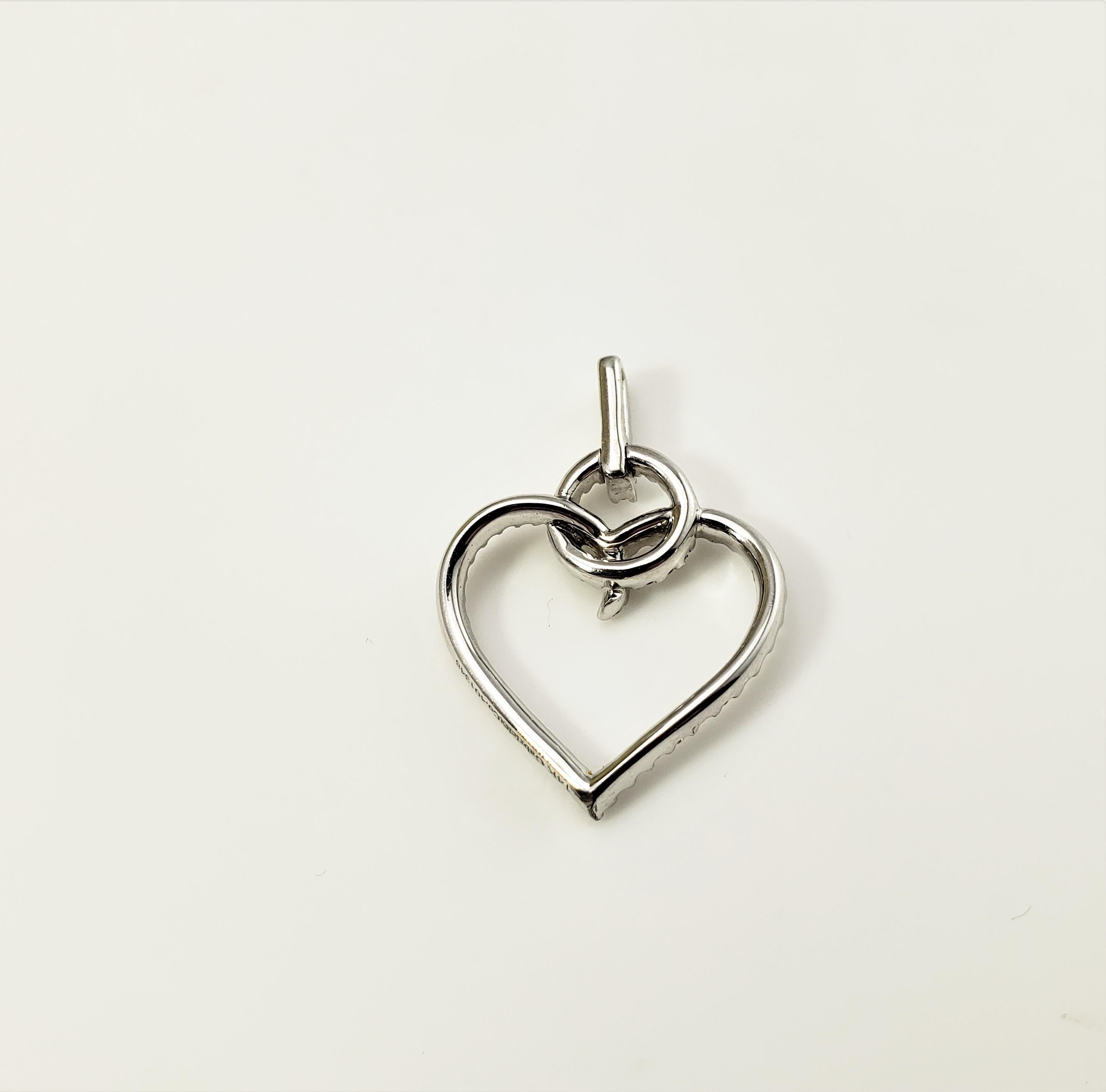 10 Karat White Gold Diamond Heart Pendant In Good Condition In Washington Depot, CT