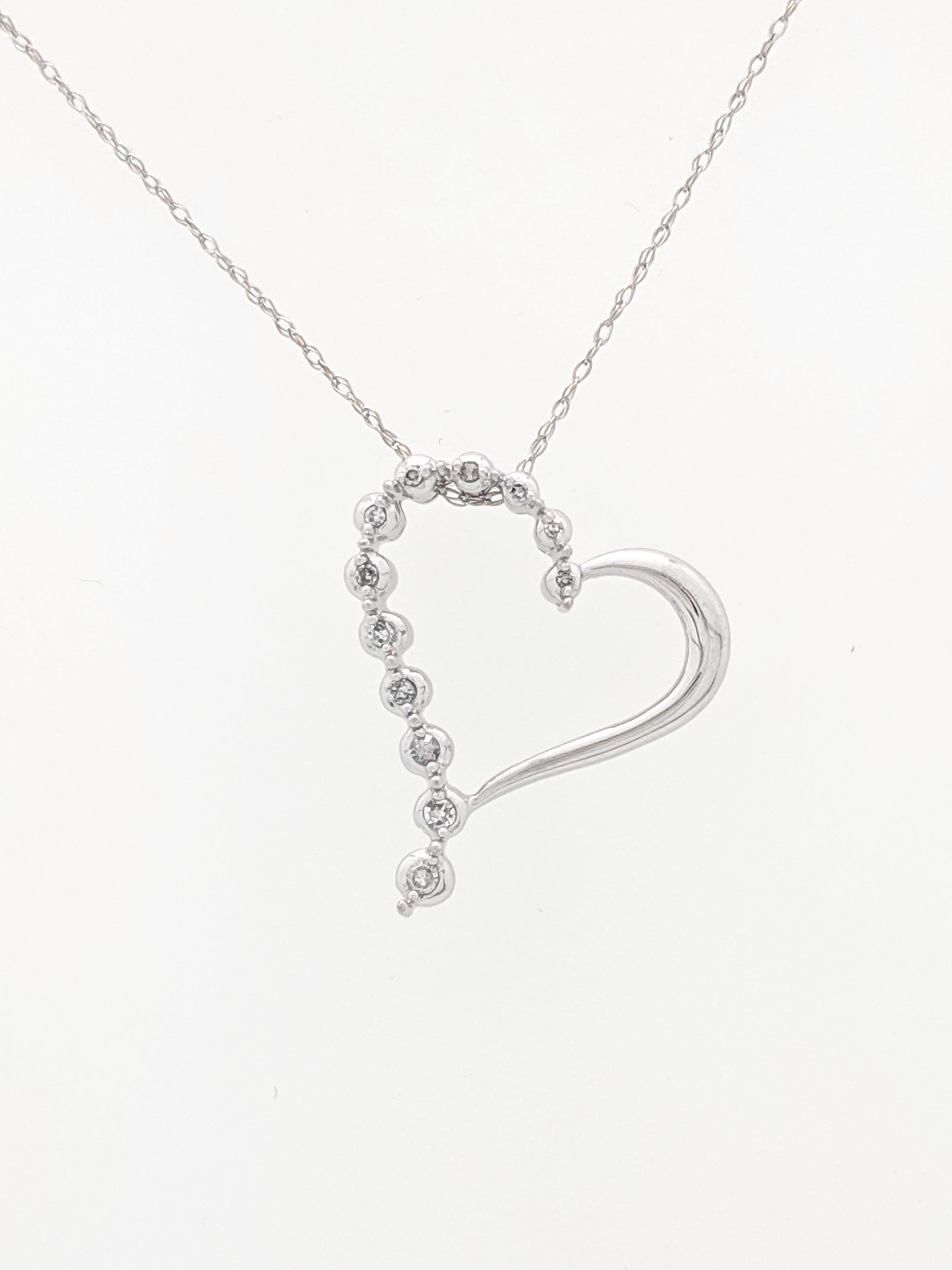 Round Cut 10 Karat White Gold Diamond Heart Pendant Necklace