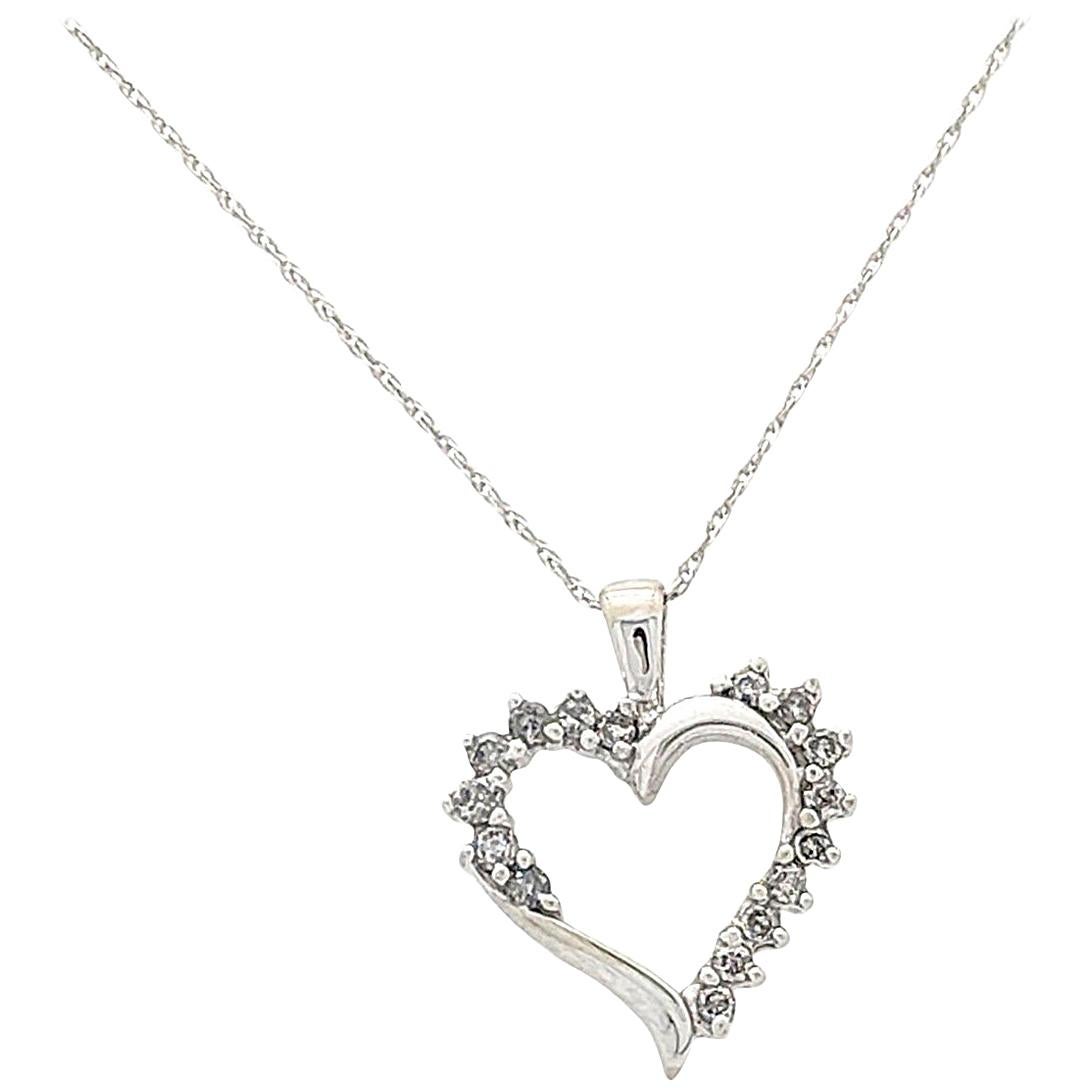 10 Karat White Gold Diamond Heart Pendant Necklace For Sale