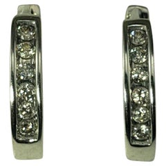 Orecchini a cerchio con diamanti in oro bianco 10 carati #21391