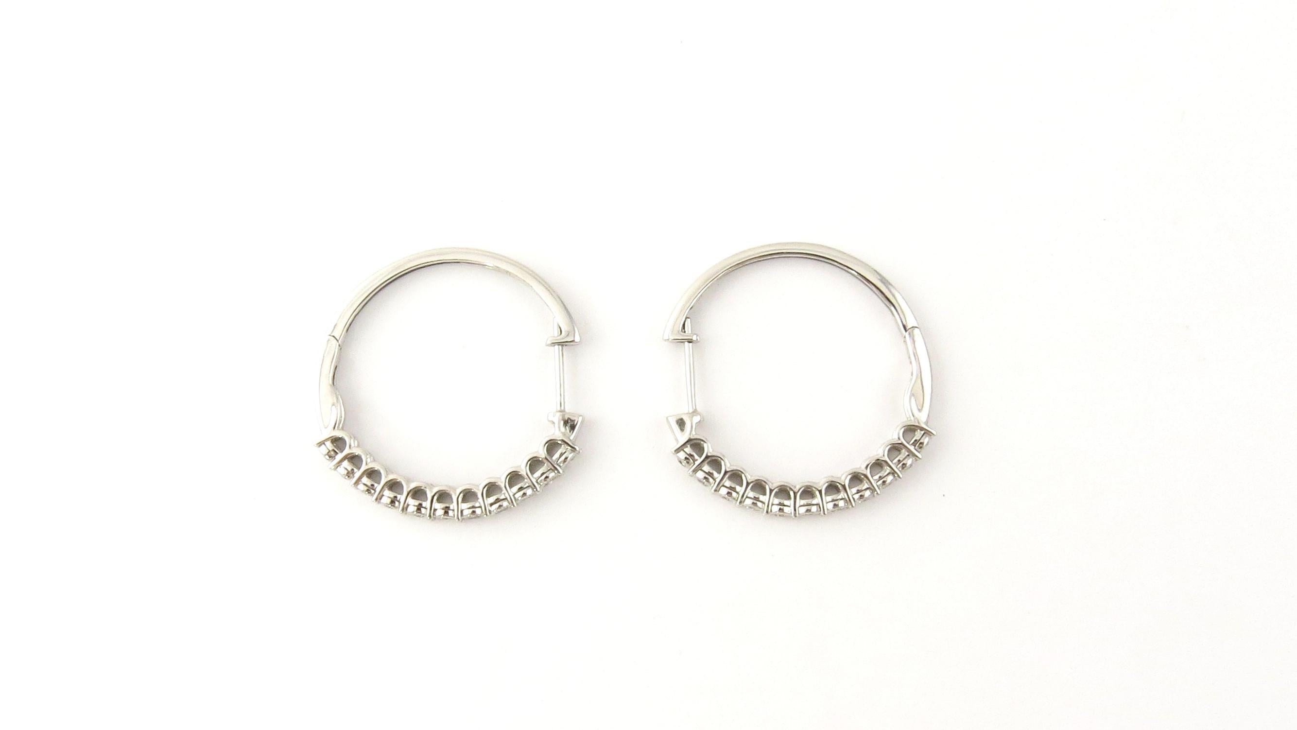 Vintage 10 Karat White Gold Diamond Hoop Earrings

These eye-catching hinged hoop earrings each features 11 round full cut diamonds set in classic 10K white gold.

Approximate total diamond weight: .50 ct.

Diamond color: J-K

Diamond clarity: