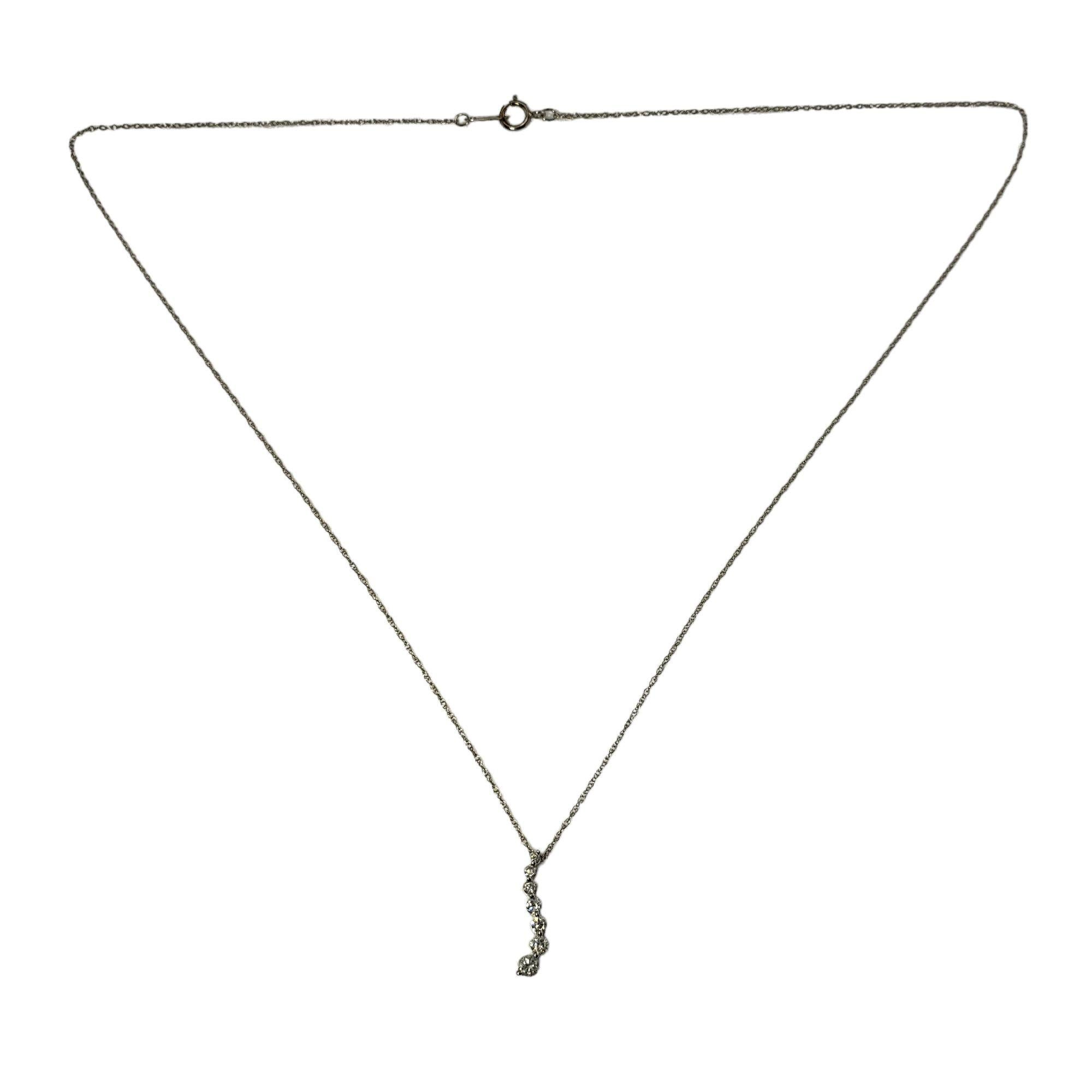 Collana con diamante in oro bianco 10 carati #12987 In condizioni buone in vendita a Washington Depot, CT