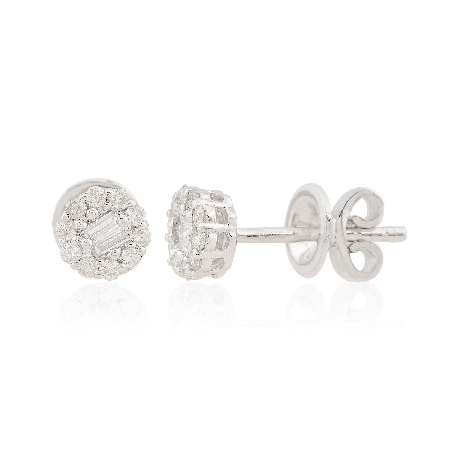 Realizzati in oro a 10 carati, questi splendidi orecchini sono incastonati a mano con .22 carati di diamanti scintillanti. Disponibile in oro bianco, rosa e giallo.

SEGUITE la vetrina di MEGHNA JEWELS per vedere le ultime collezioni e i pezzi