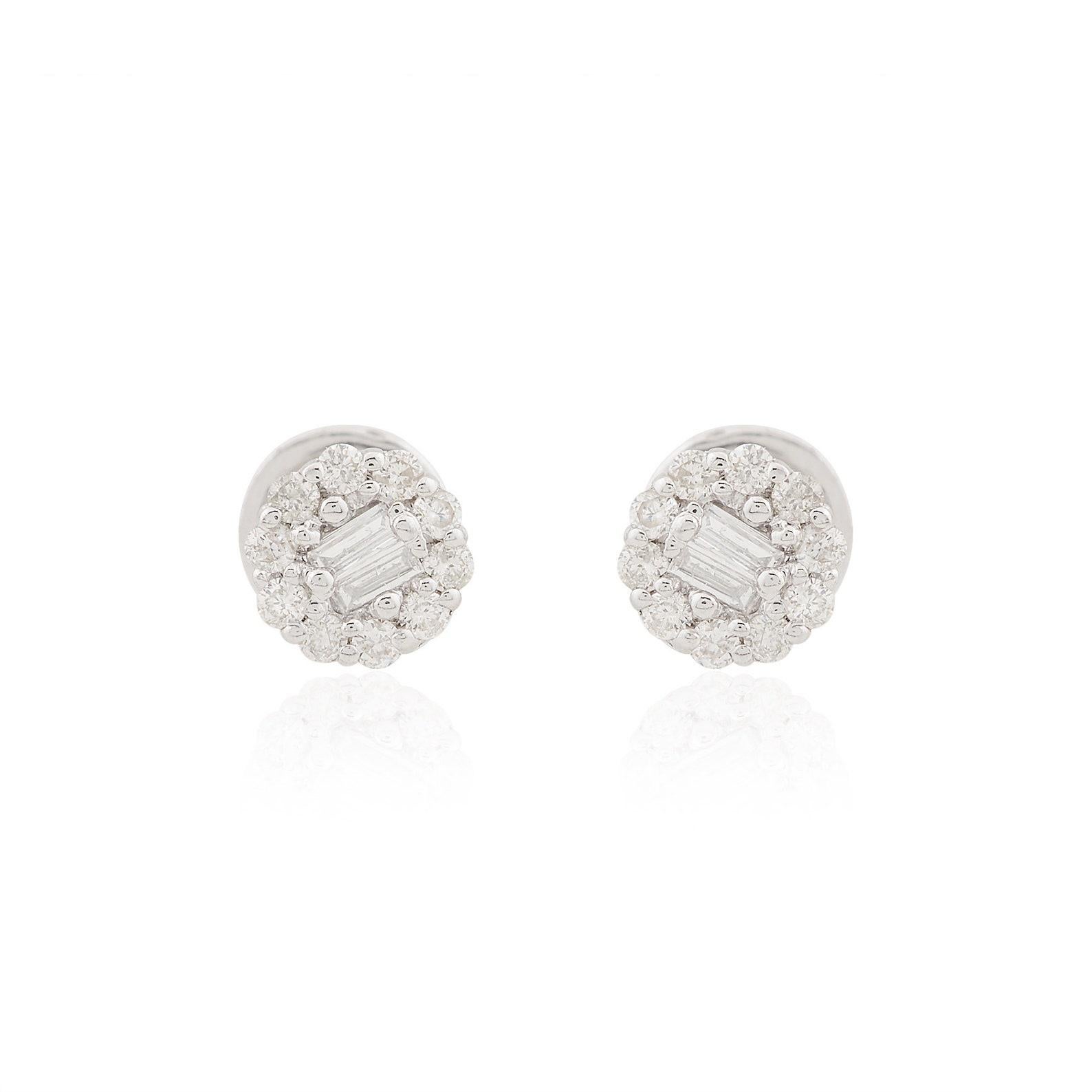 Taille ronde Clous d'oreilles ronds en or blanc 10 carats et diamants en vente