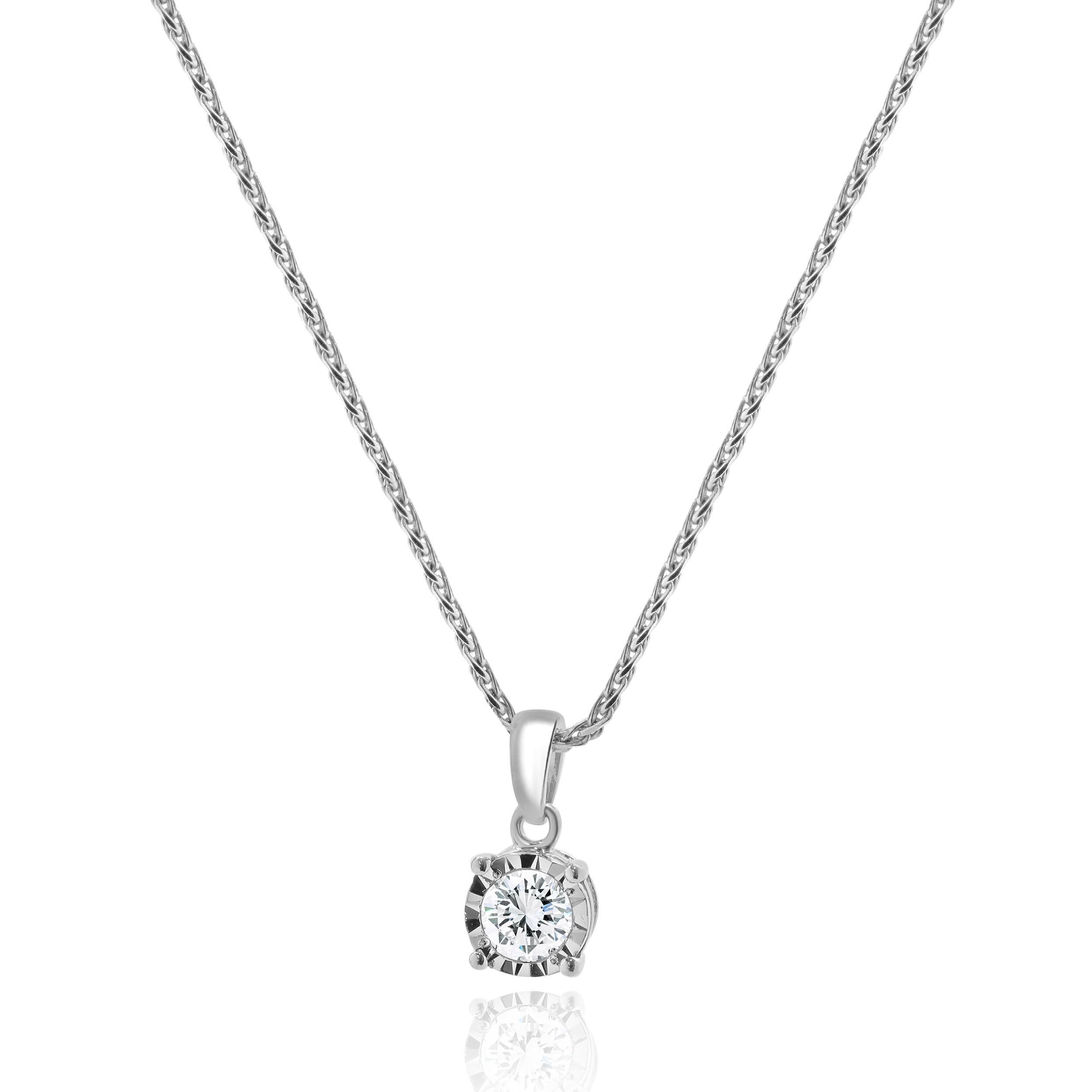 10 Karat White Gold Diamond Solitaire Necklace In Excellent Condition For Sale In Scottsdale, AZ