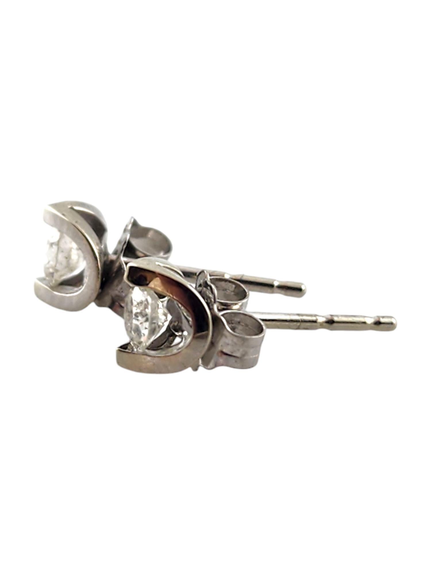 10 Karat White Gold Diamond Stud Earrings

These gorgeous 10K white gold features two sparkling round brilliant cut diamonds that will make you shine!

Approximate total diamond weight: .24 cts

Diamond color: G-H

Diamond clarity: SI1-VS2

Size: