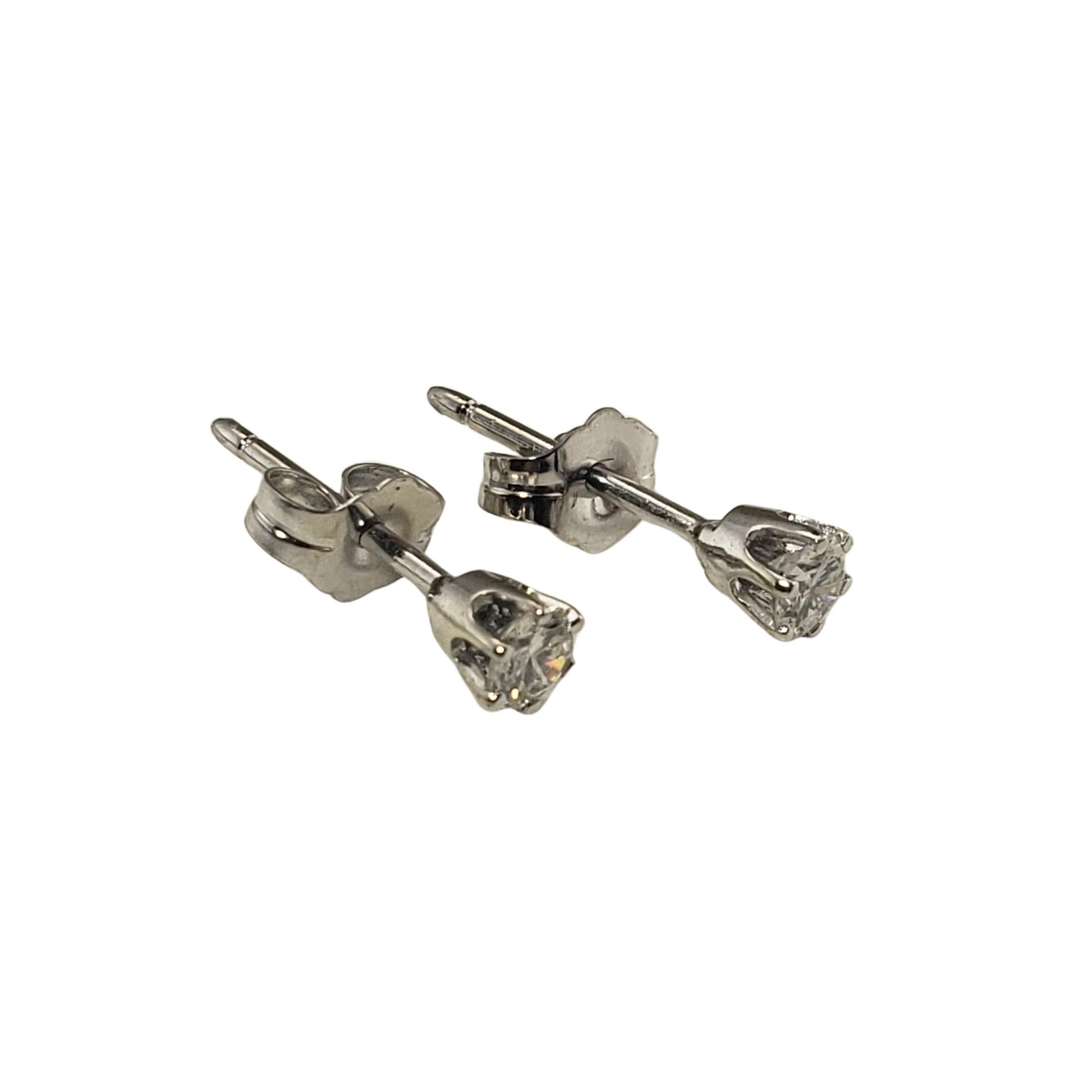 10 Karat White Gold Diamond Stud Earrings .29 tcw In Good Condition For Sale In Washington Depot, CT
