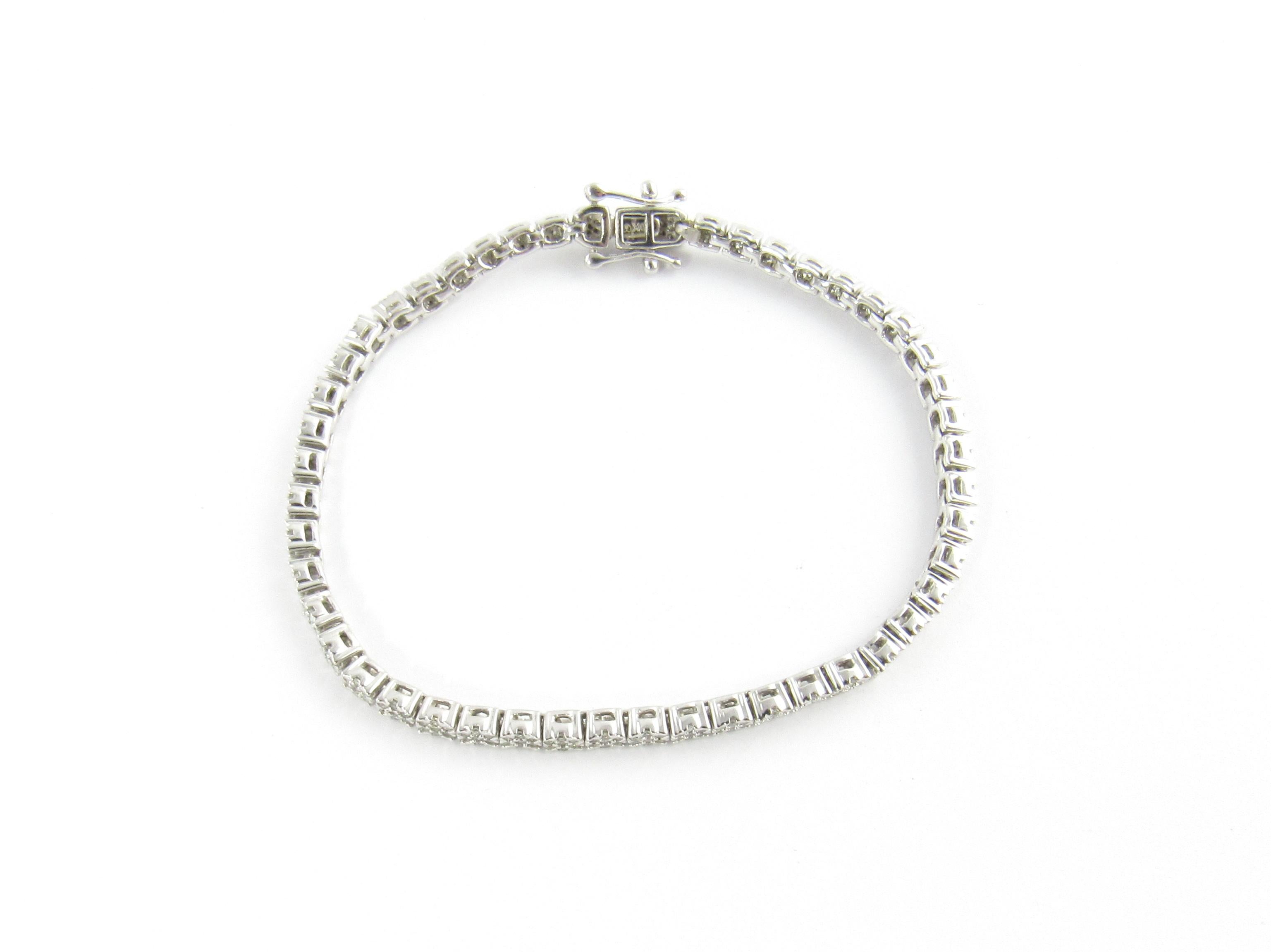 Bracelet tennis en or blanc 10 carats avec diamants de 1,75 carat en vente 1