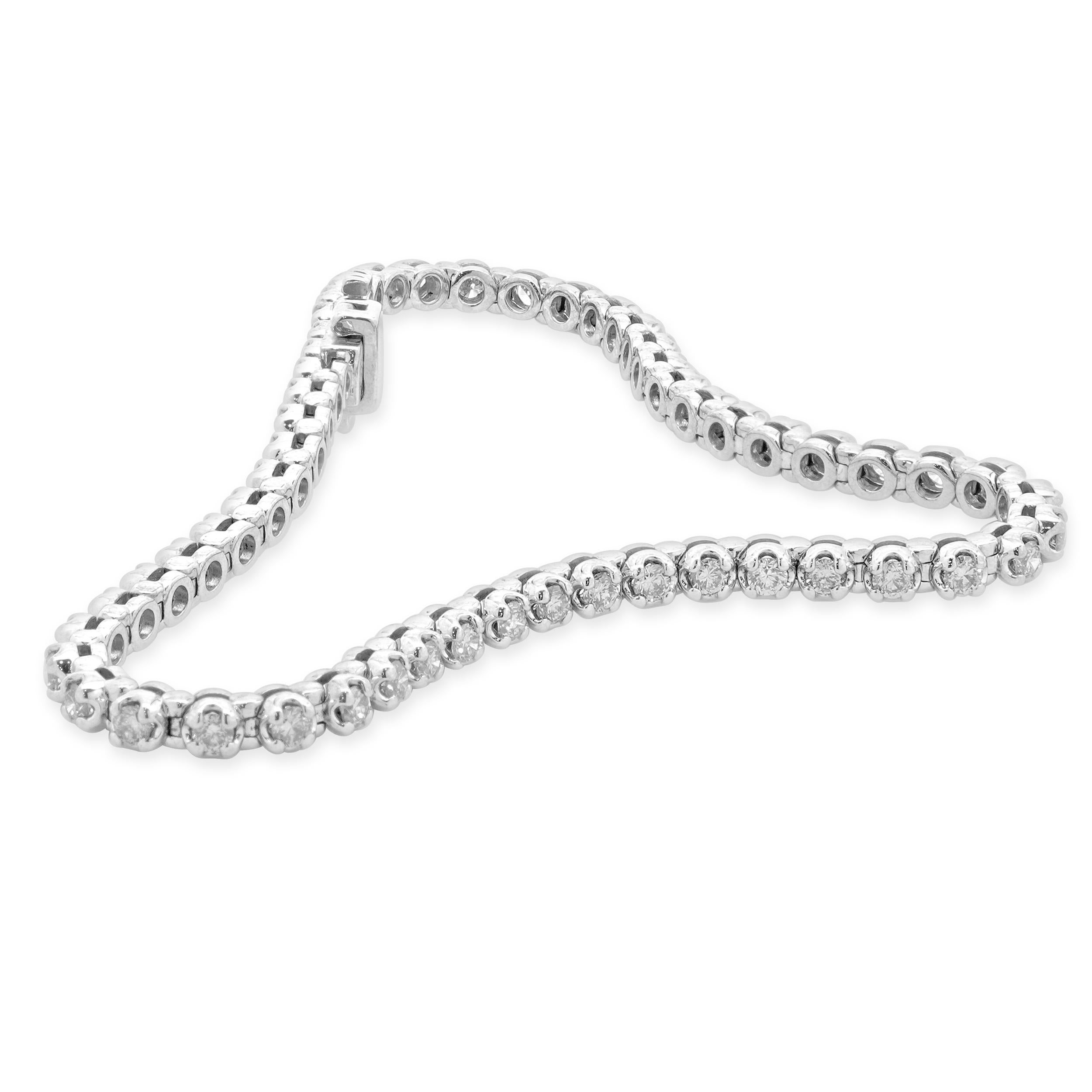 Pulsera de tenis con diamantes en oro blanco de 10 quilates Corte redondo en venta