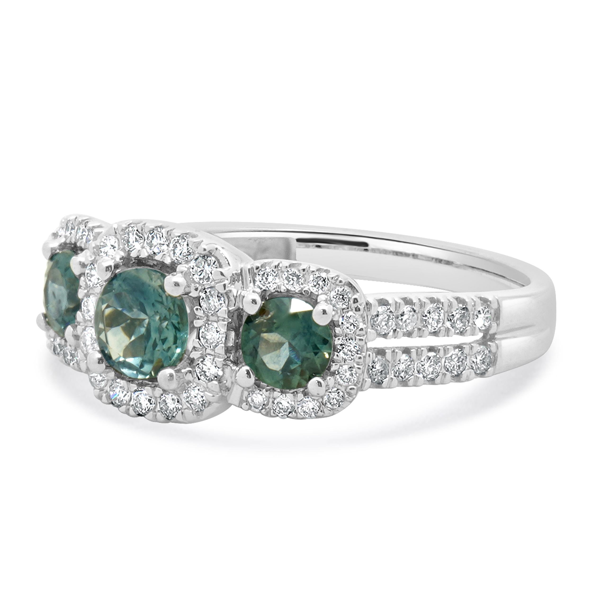Matériau : Or blanc 10K
Diamant : 59 diamants ronds de taille brillant = 0,60cttw
Couleur : G / H
Clarté : I3
Saphir : 3 tailles rondes = 1,03cttw
Taille de l'anneau : 7 (veuillez prévoir jusqu'à 2 jours ouvrables supplémentaires pour les demandes