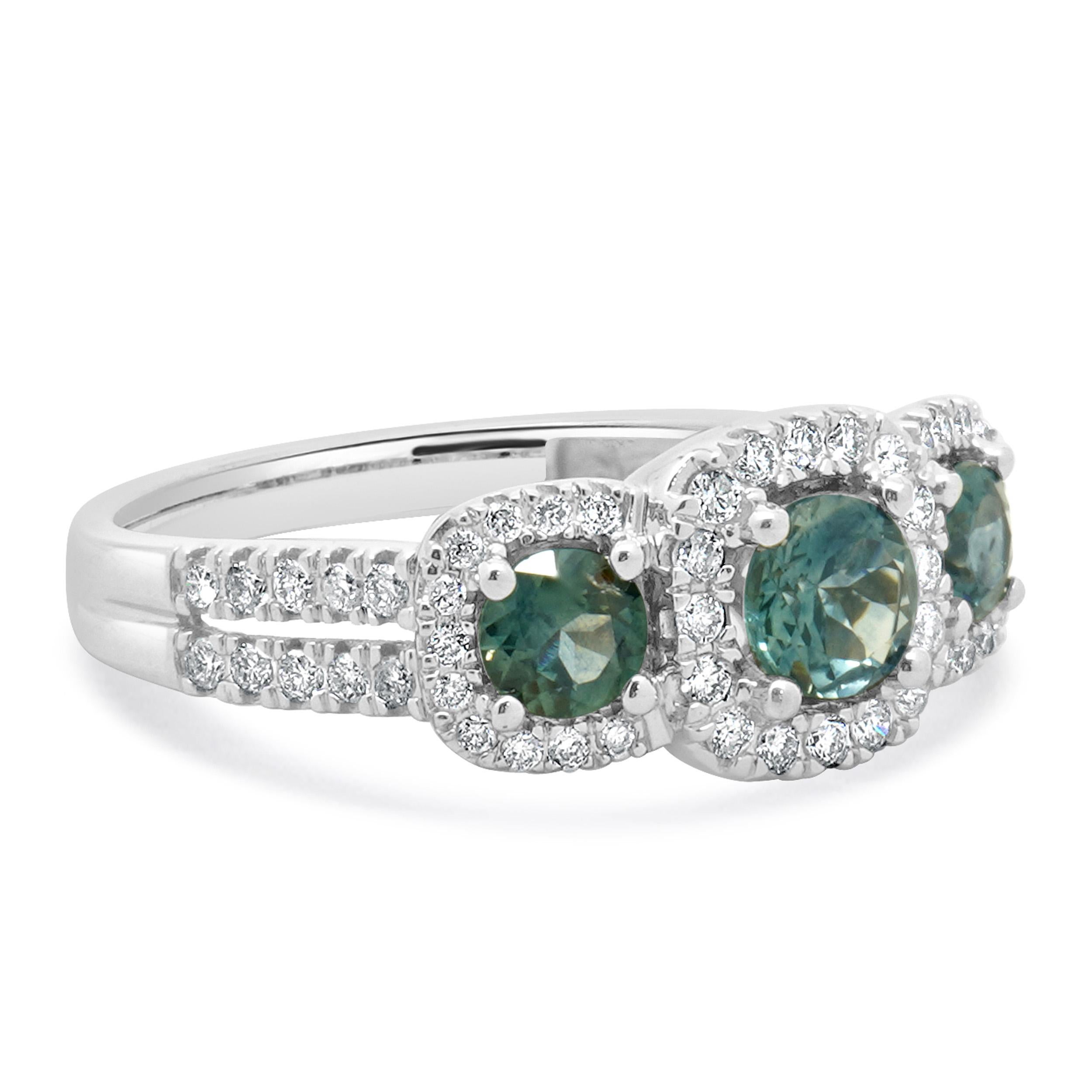Bague à trois pierres en or blanc 10 carats, saphir Montana et diamant Excellent état - En vente à Scottsdale, AZ