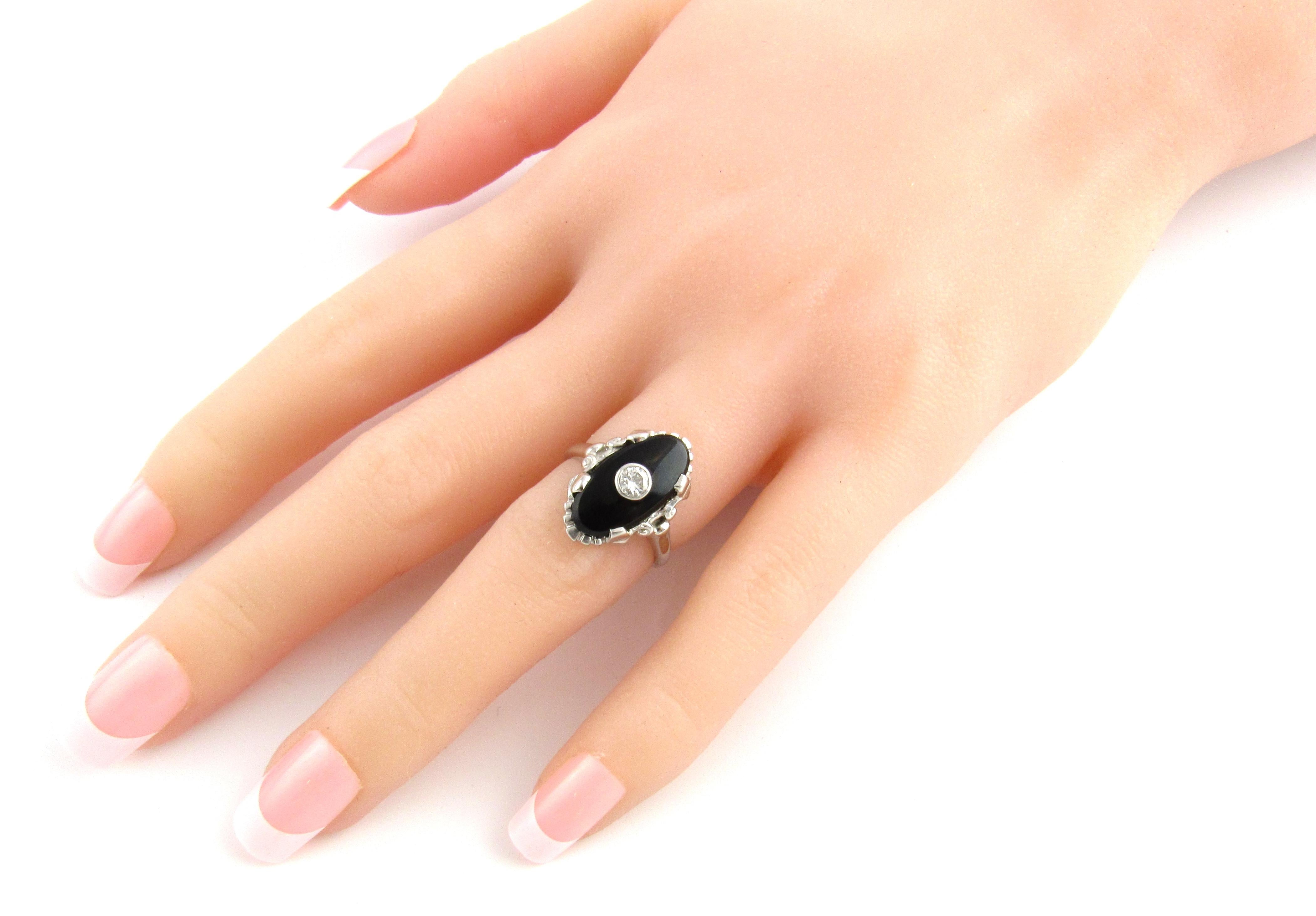 Bague en or blanc 10 carats, onyx et diamants en vente 2