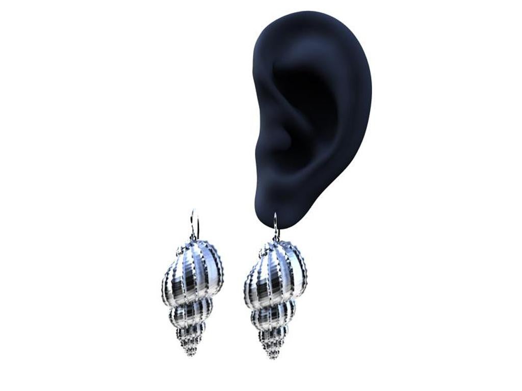 10 Karat White Gold Polka Dot Tulip Shell Earrings In New Condition For Sale In New York, NY
