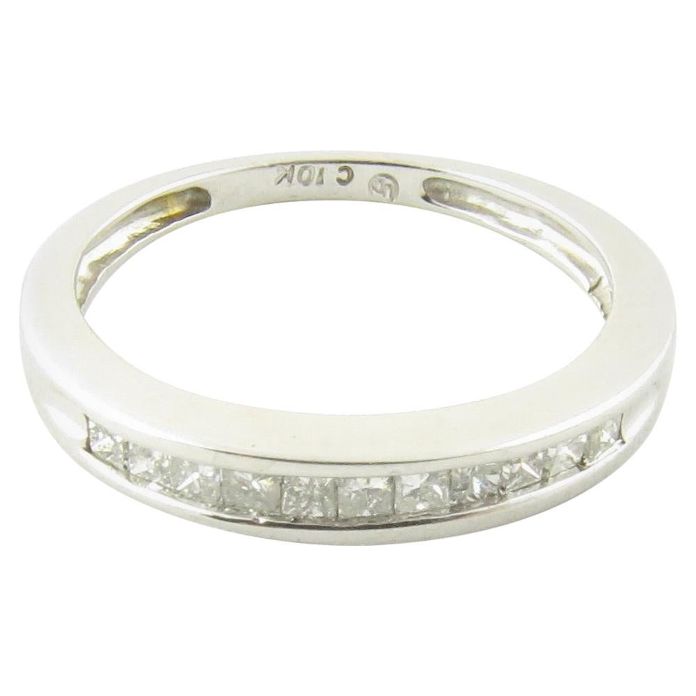 Alliance de mariage ou d'anniversaire en or blanc 10 carats avec diamant taille princesse en vente