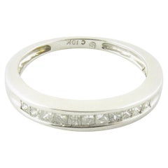 Alliance de mariage ou d'anniversaire en or blanc 10 carats avec diamant taille princesse