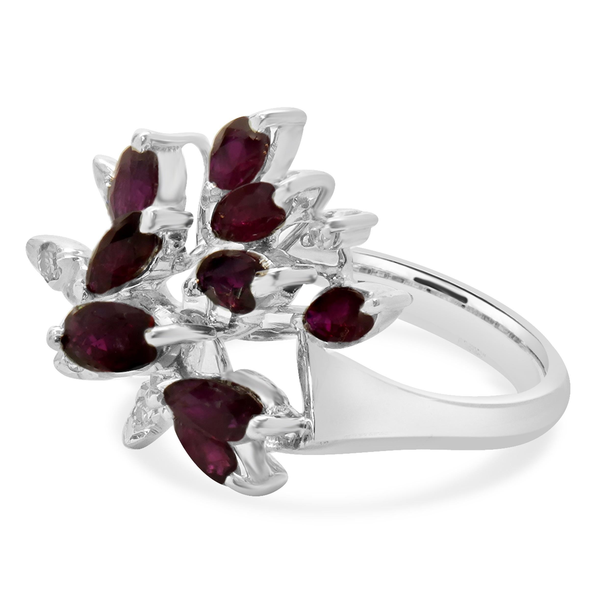 Matériau : Or blanc 10K
Rubis : 9 taille marquise = 1,00cttw
Diamant : 9 tailles rondes = 0,09cttw
Couleur : I
Clarté : SI1-2
Taille de l'anneau : 5,25 (veuillez prévoir jusqu'à 2 jours ouvrables supplémentaires pour les demandes de taille)
Poids :