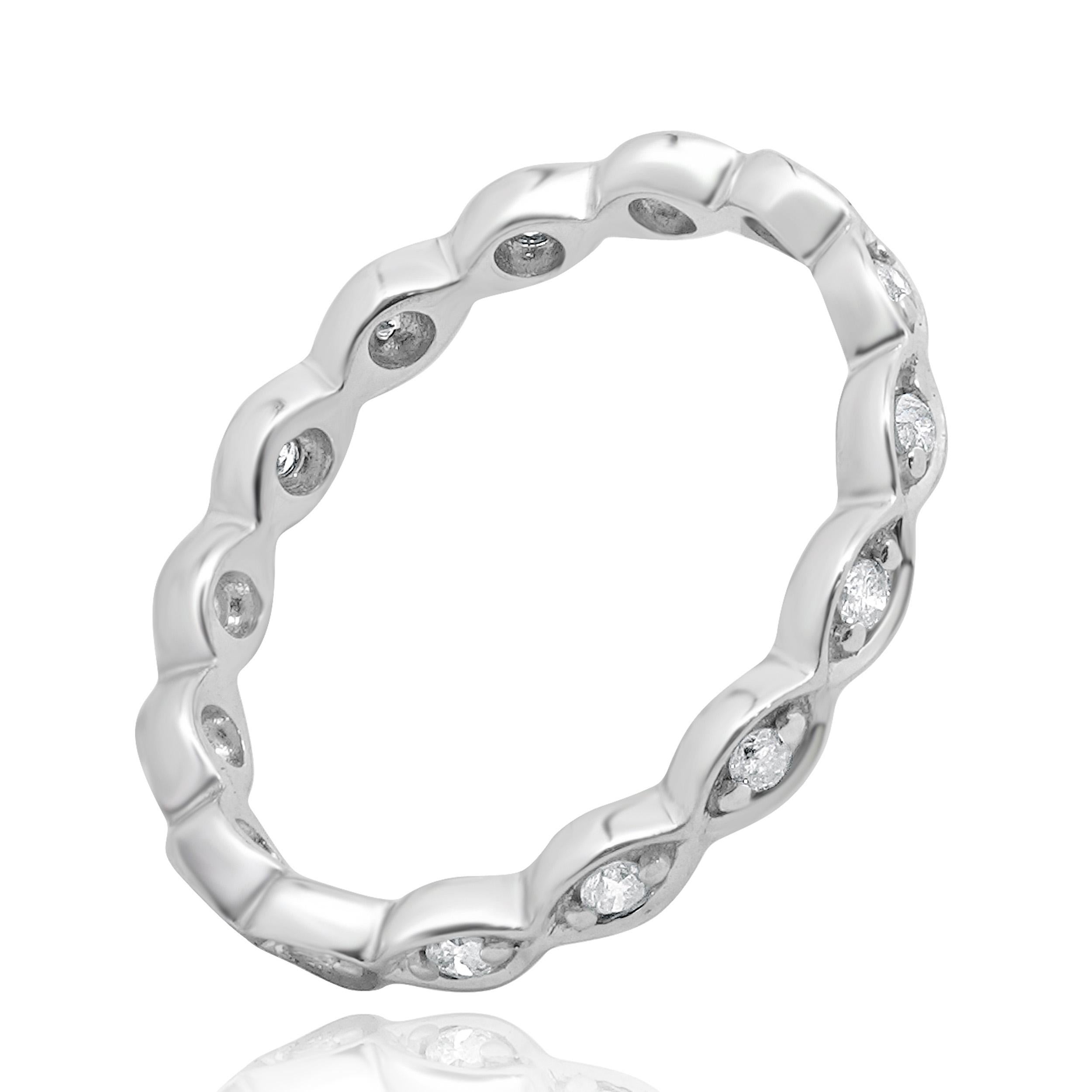 Bracelet éternel en or blanc 10 carats avec diamant festonné Excellent état - En vente à Scottsdale, AZ