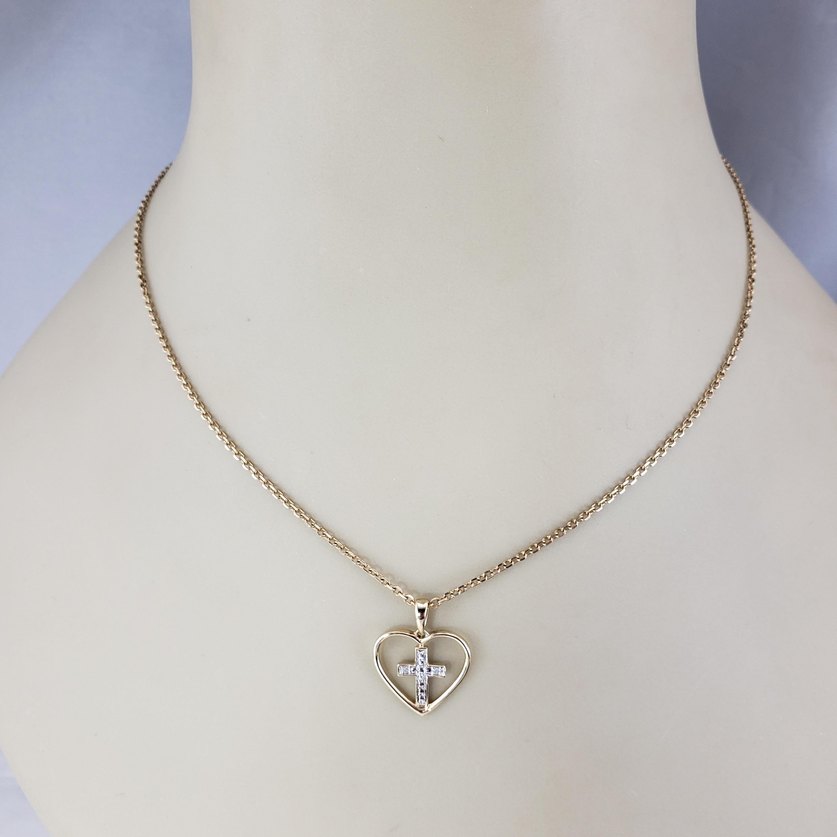Pendentif croix intérieure cœur en or jaune et blanc 10 carats n° 19555 en vente 2