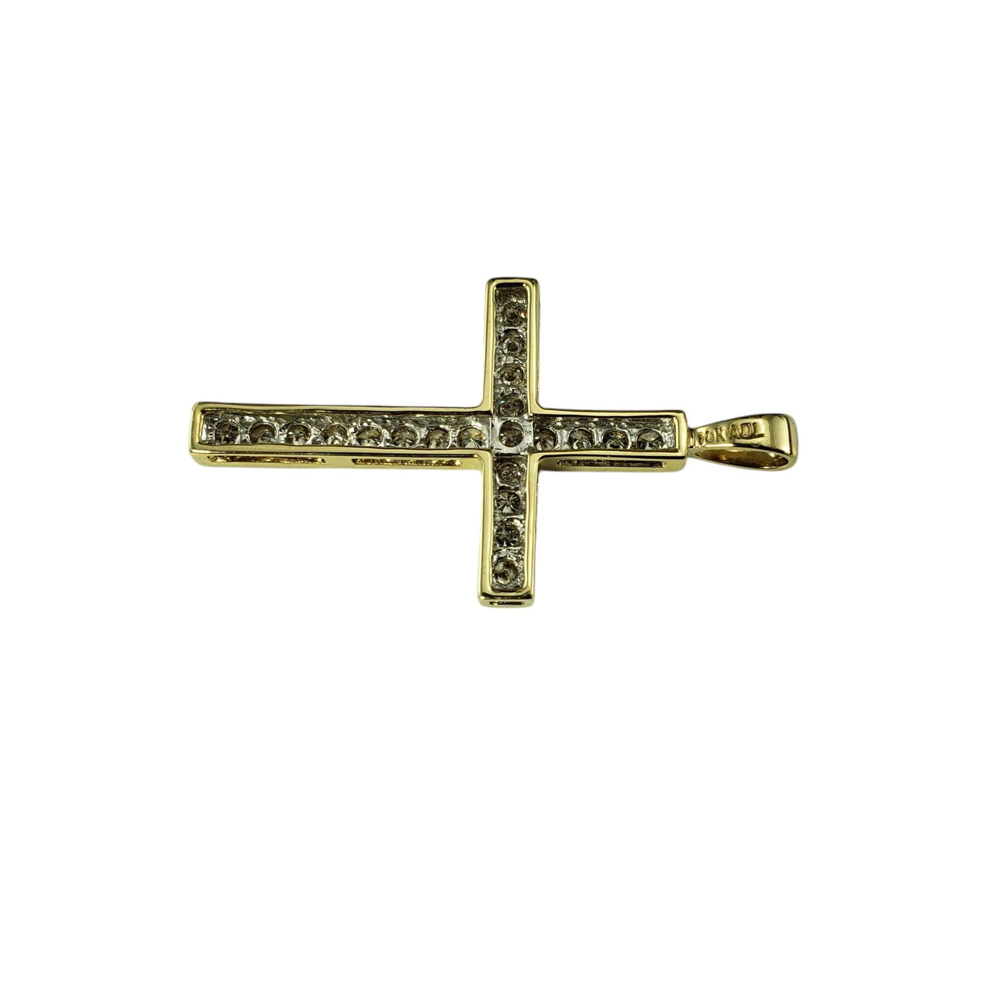 Pendentif croix en or jaune et blanc 10 carats avec diamants n° 19553 Bon état - En vente à Washington Depot, CT