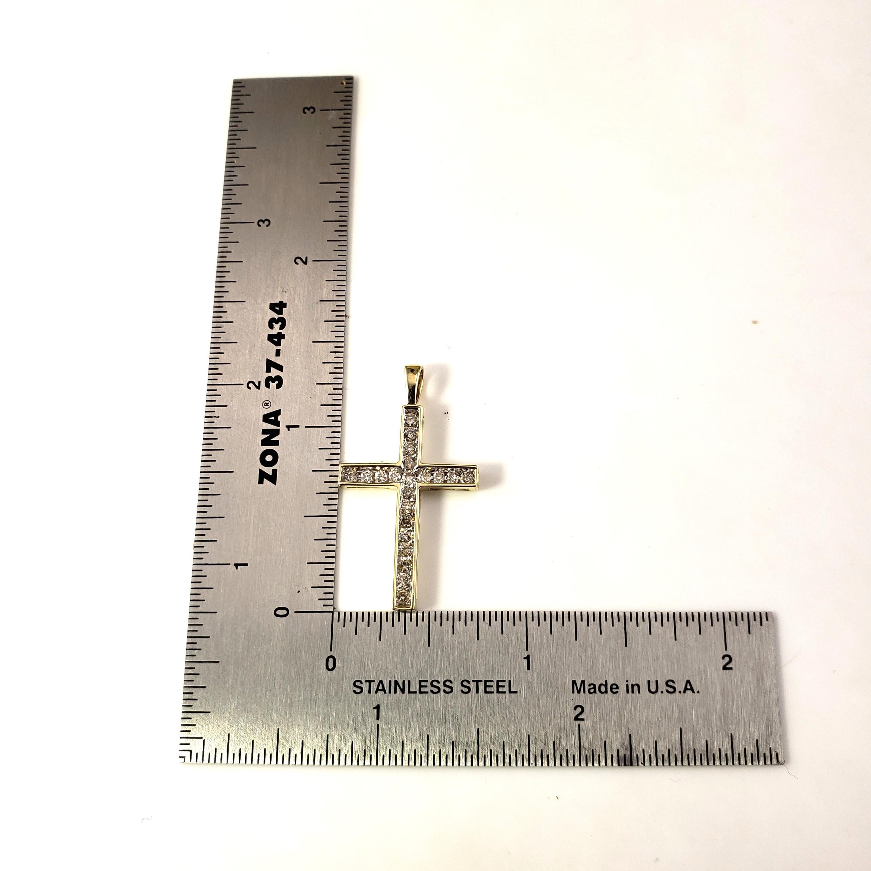 Pendentif croix en or jaune et blanc 10 carats avec diamants n° 19553 en vente 1