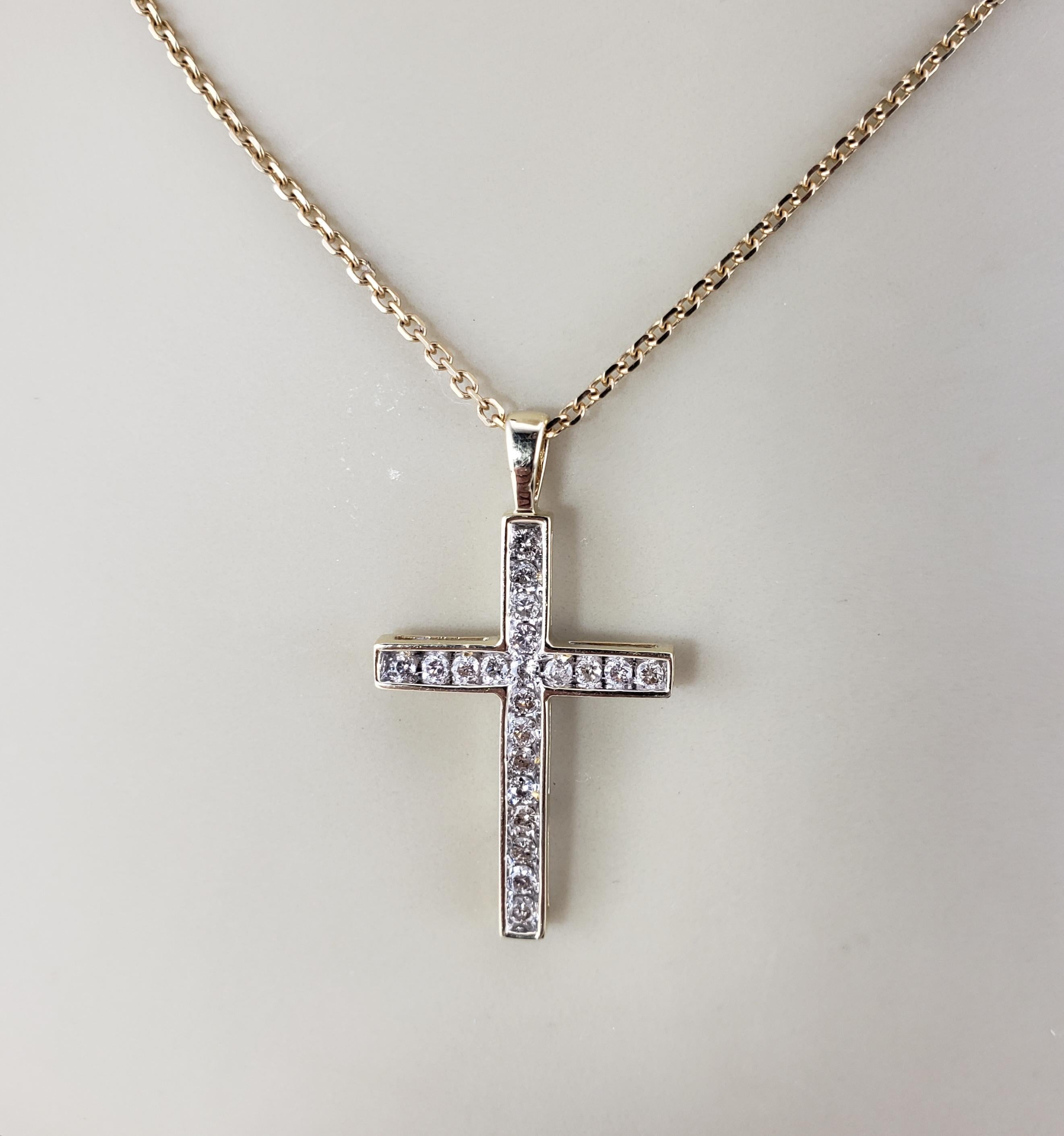 Pendentif croix en or jaune et blanc 10 carats avec diamants n° 19553 en vente 3