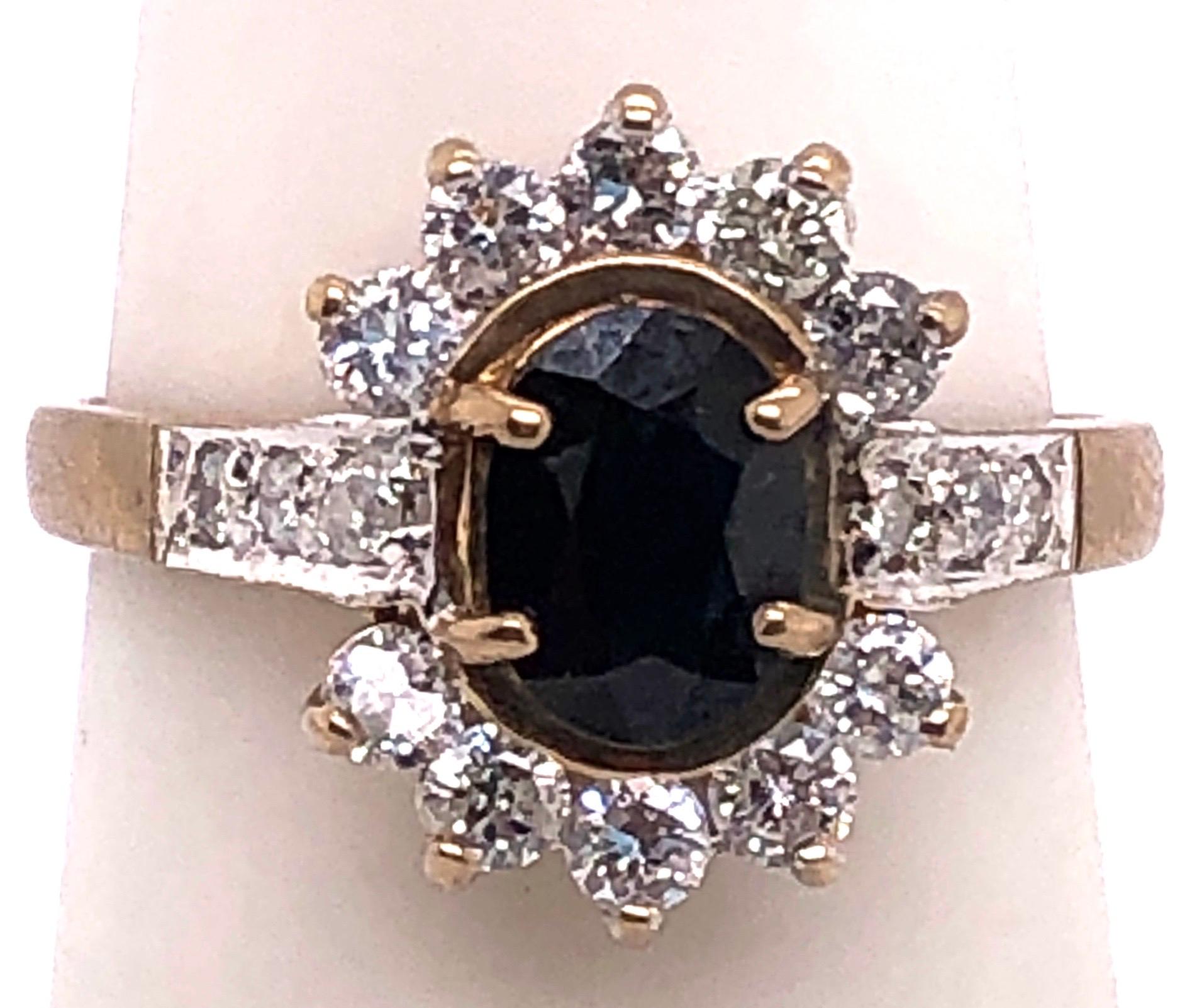 10 Karat Yellow and White Gold Onyx Solitaire Ring with Diamond Accents In Good Condition For Sale In Stamford, CT