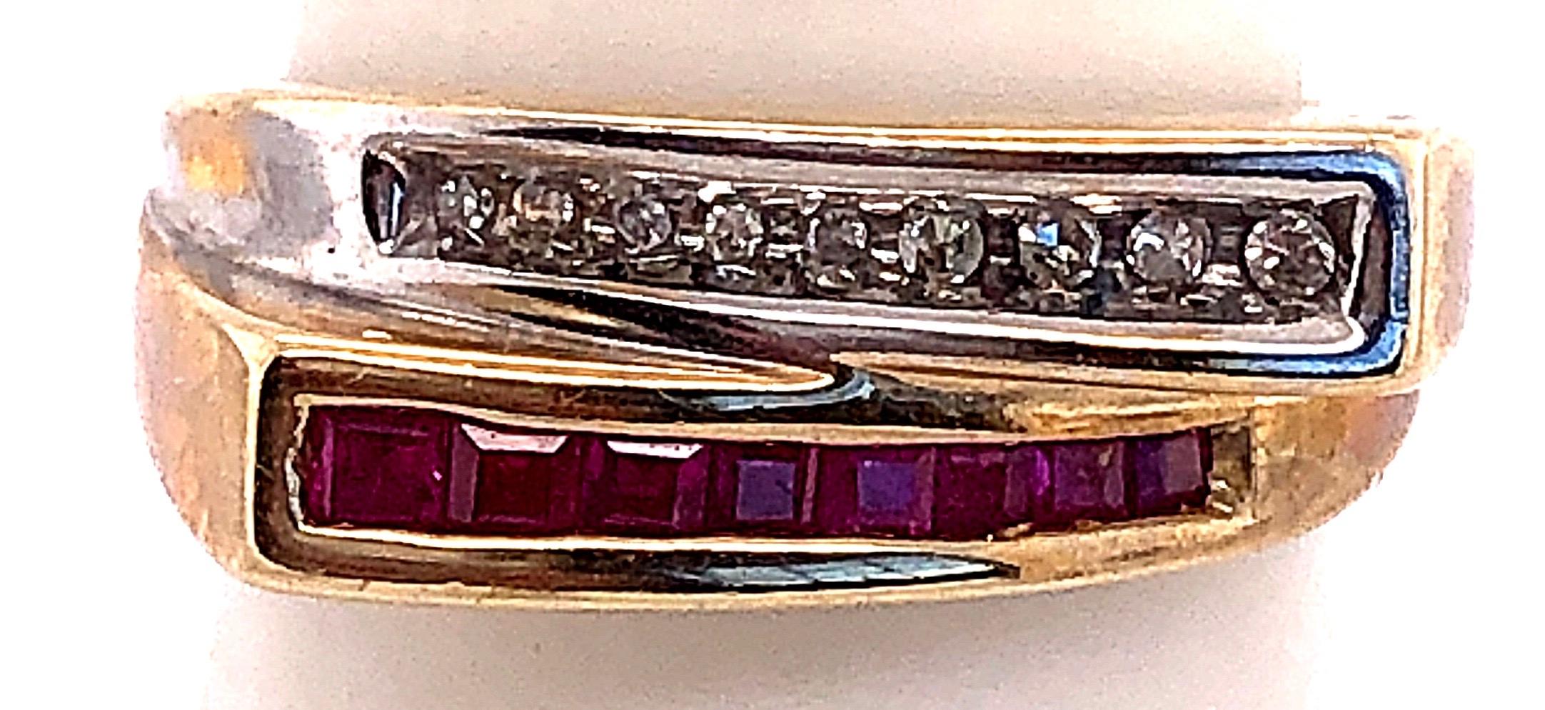 Zweireihiger Ring aus 10 Karat Gelb- und Weißgold mit Rubin und Diamant (Moderne) im Angebot