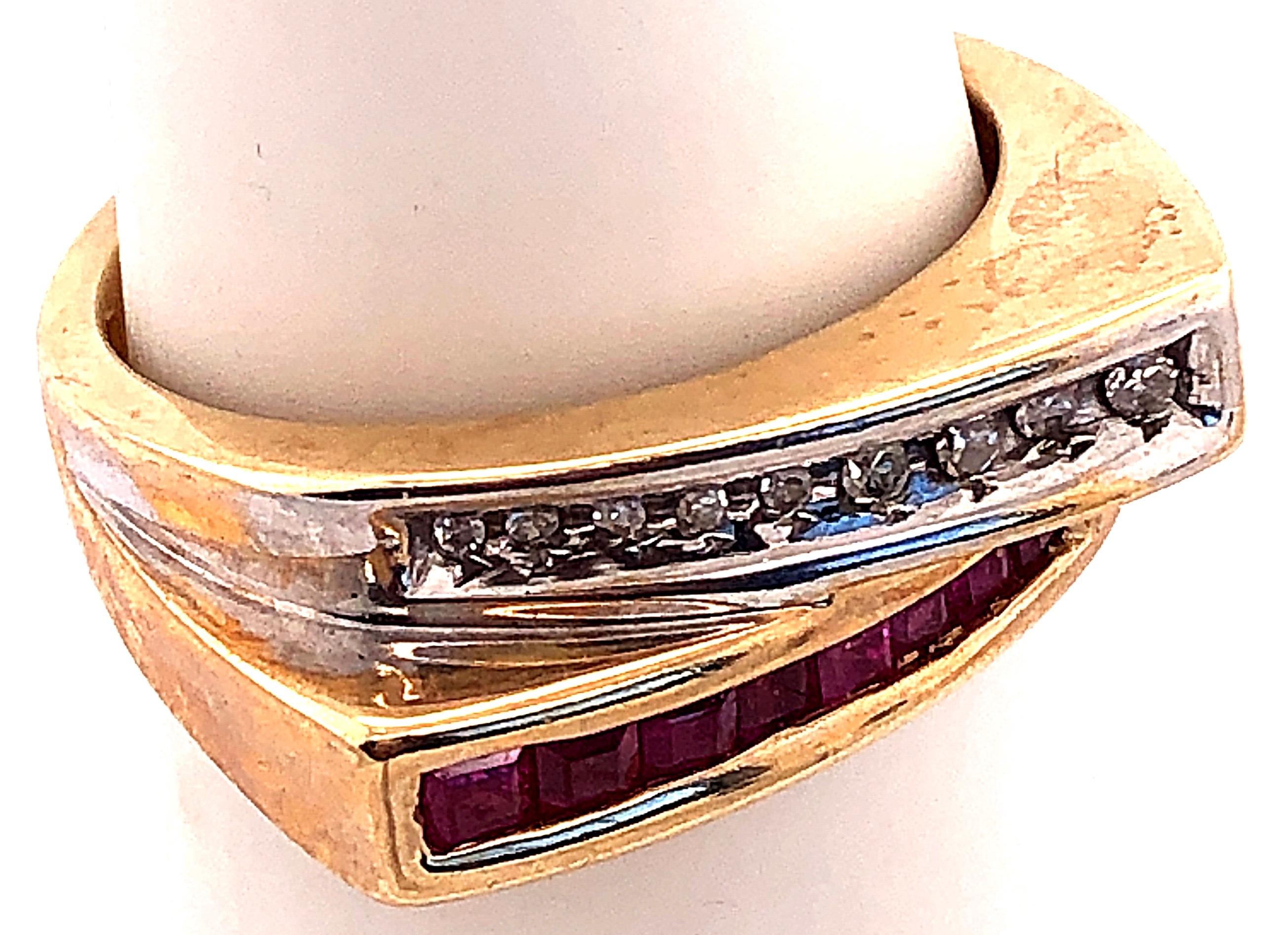 Zweireihiger Ring aus 10 Karat Gelb- und Weißgold mit Rubin und Diamant für Damen oder Herren im Angebot