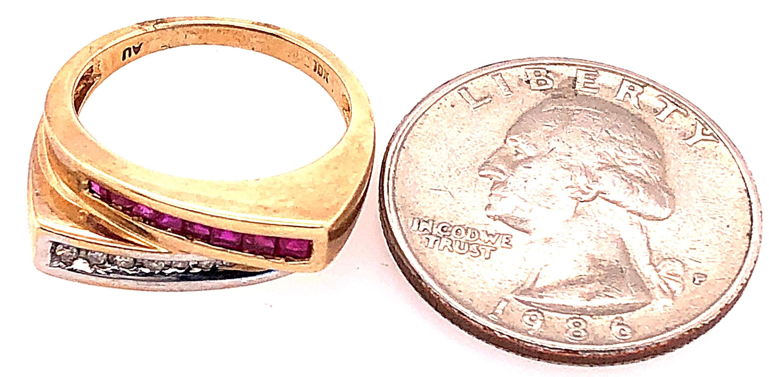 Zweireihiger Ring aus 10 Karat Gelb- und Weißgold mit Rubin und Diamant im Angebot 4
