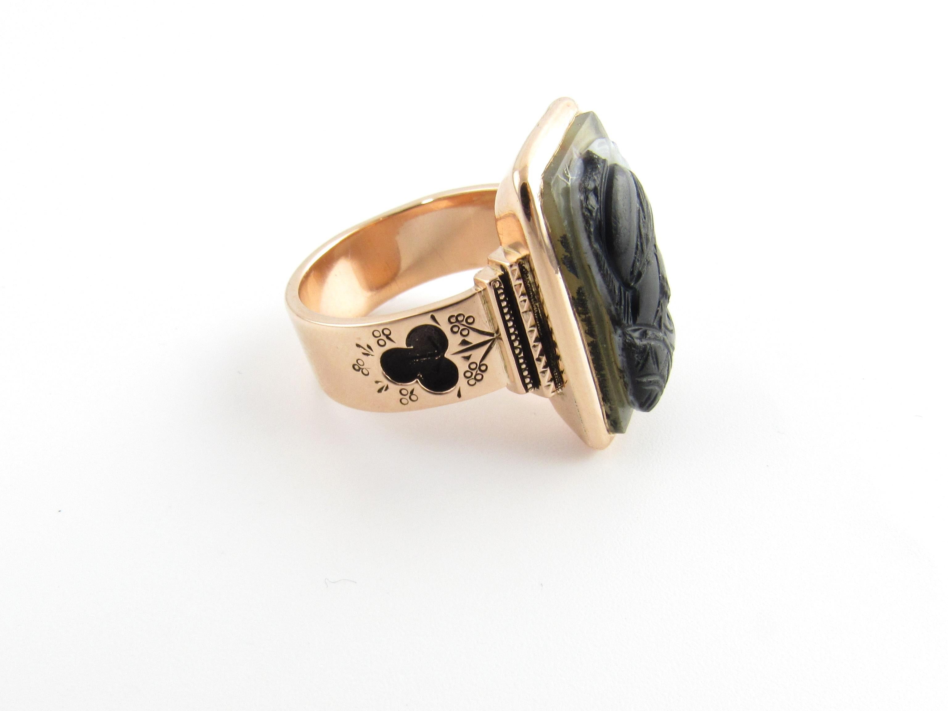 10 Karat Yellow Gold and Black Onyx Cameo Ring In Good Condition In Washington Depot, CT