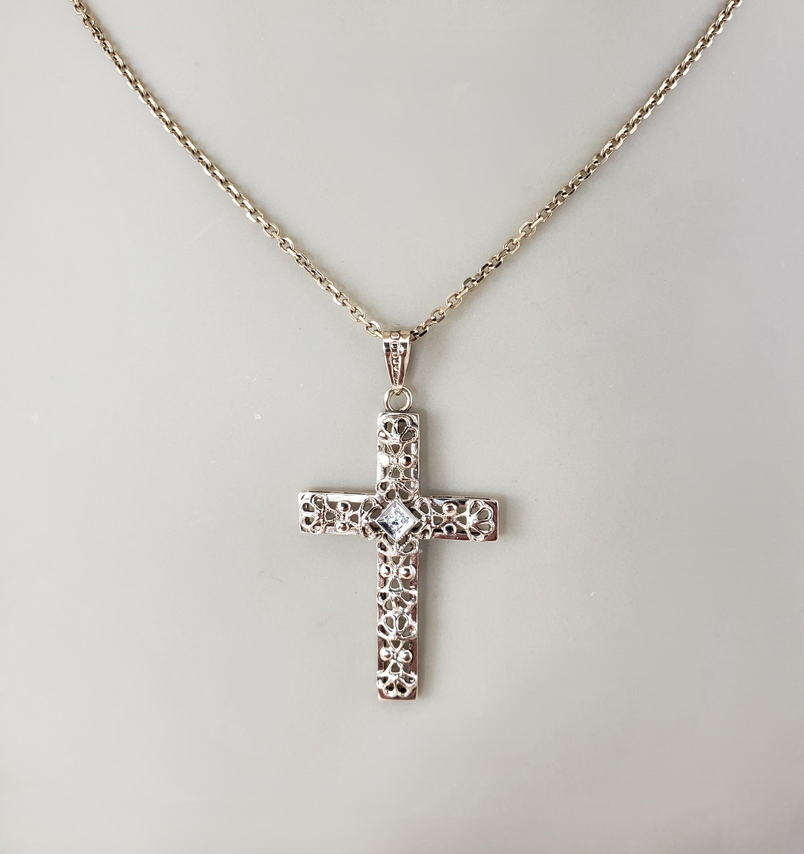 Pendentif croix filigranée en or jaune 10 carats et diamants #23245 en vente 2