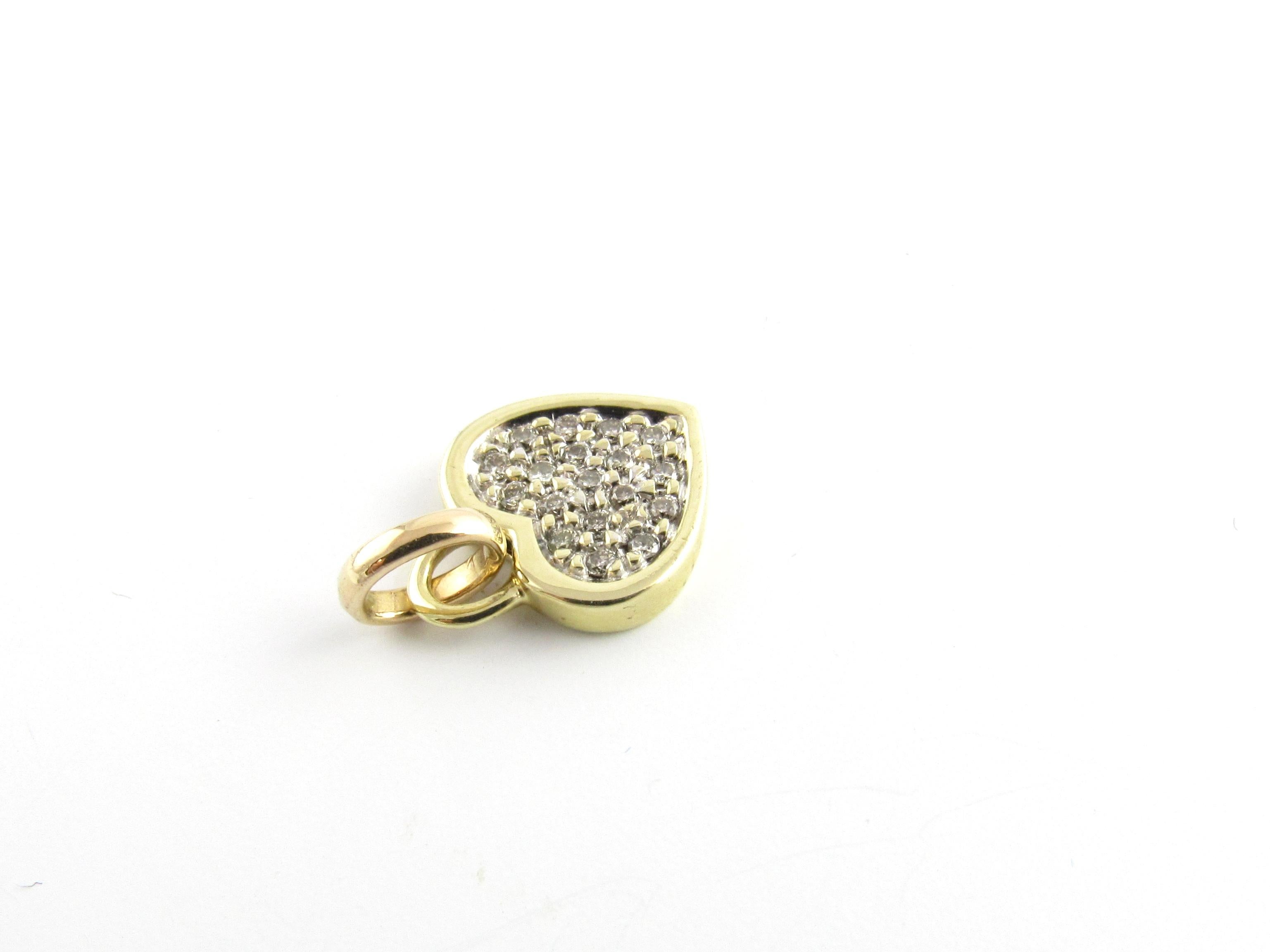 Pendentif cœur en or jaune 10 carats et diamants Bon état - En vente à Washington Depot, CT