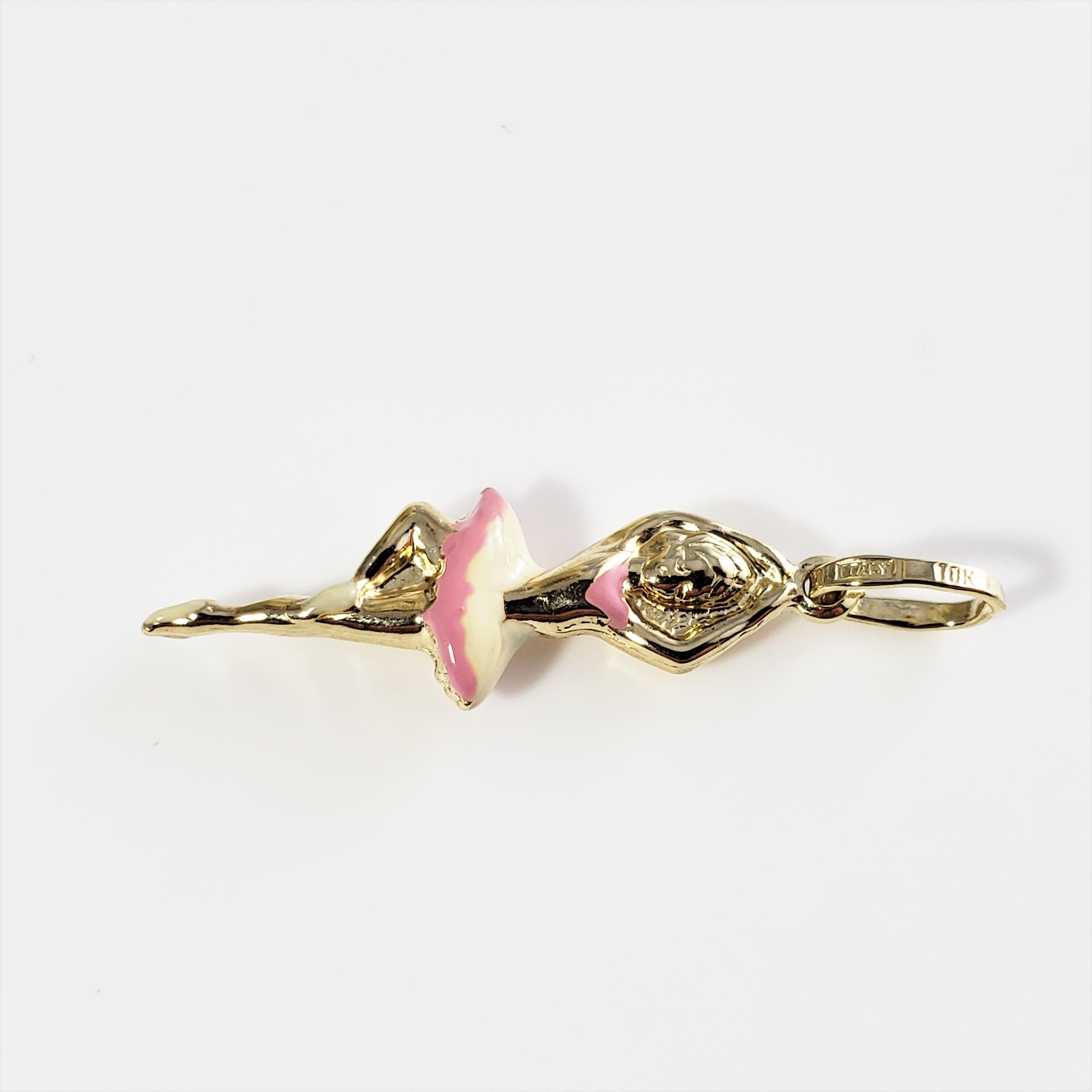 10 Karat Yellow Gold and Enamel Ballerina Charm-

For the dancer in your life!

This lovely 3D 10K yellow gold charm features a graceful ballerina accented with pink and white enamel.

Size:  28 mm x  9 mm (actual charm)

Weight:  0.5 dwt. /  0.9