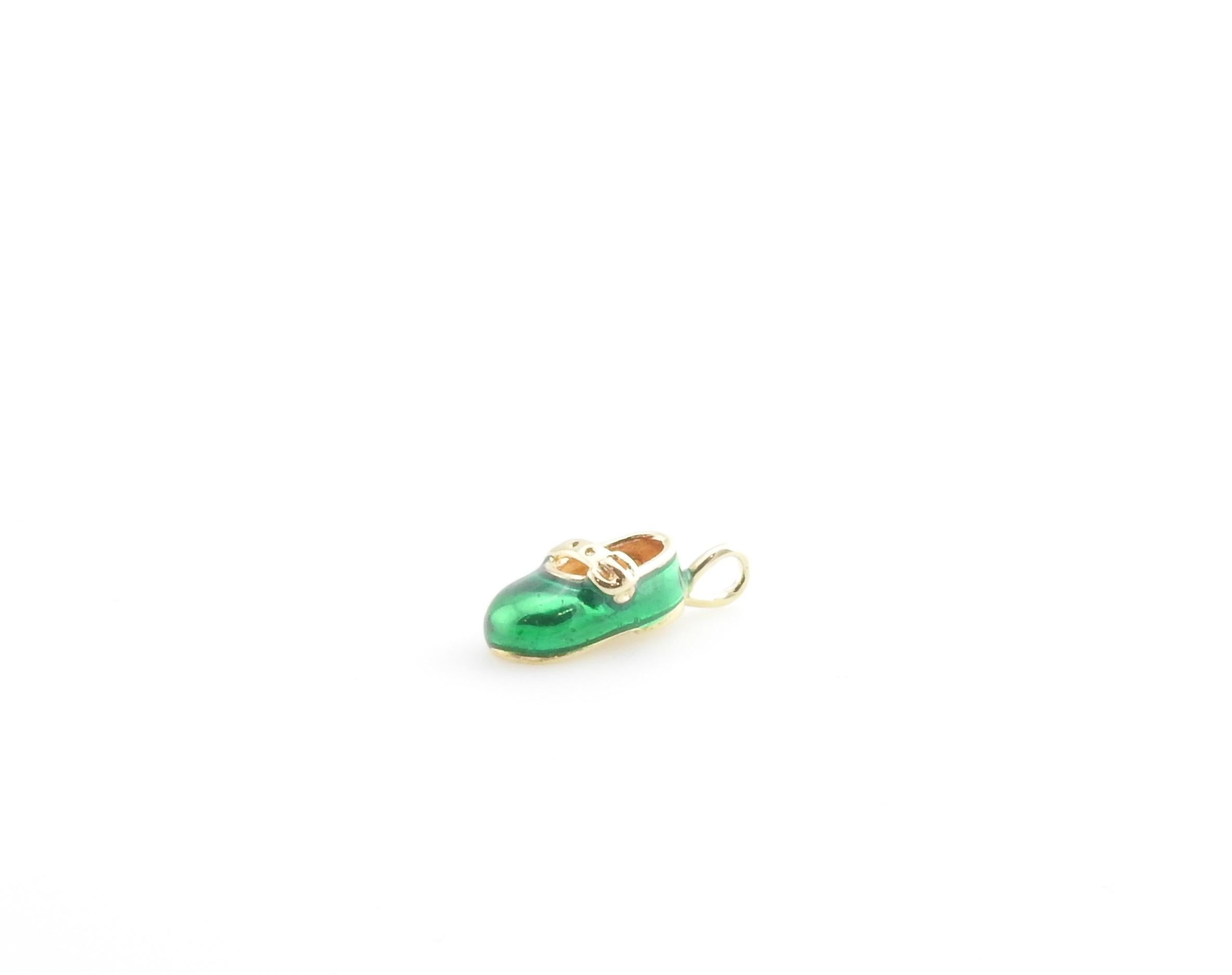 Vintage 10 Karat Yellow Gold and Green Enamel Baby Shoe Charm

Celebrate baby's first steps!

This lovely 3D charm features a miniature baby shoe accented with green enamel and crafted in beautifully detailed 10K yellow gold.

Size: 13 mm x 7 mm