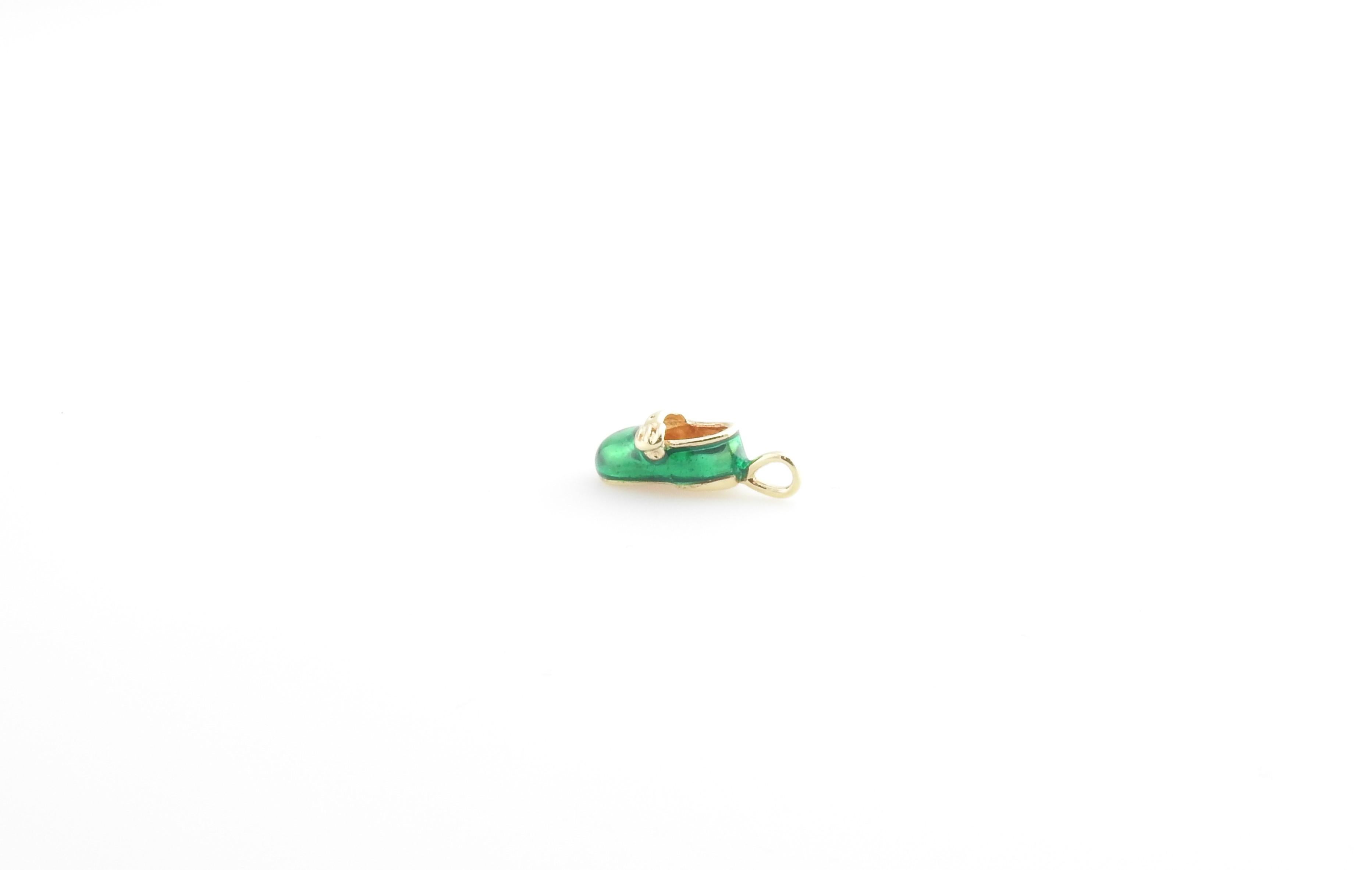 10 Karat Yellow Gold and Green Enamel Baby Shoe Charm In Good Condition In Washington Depot, CT