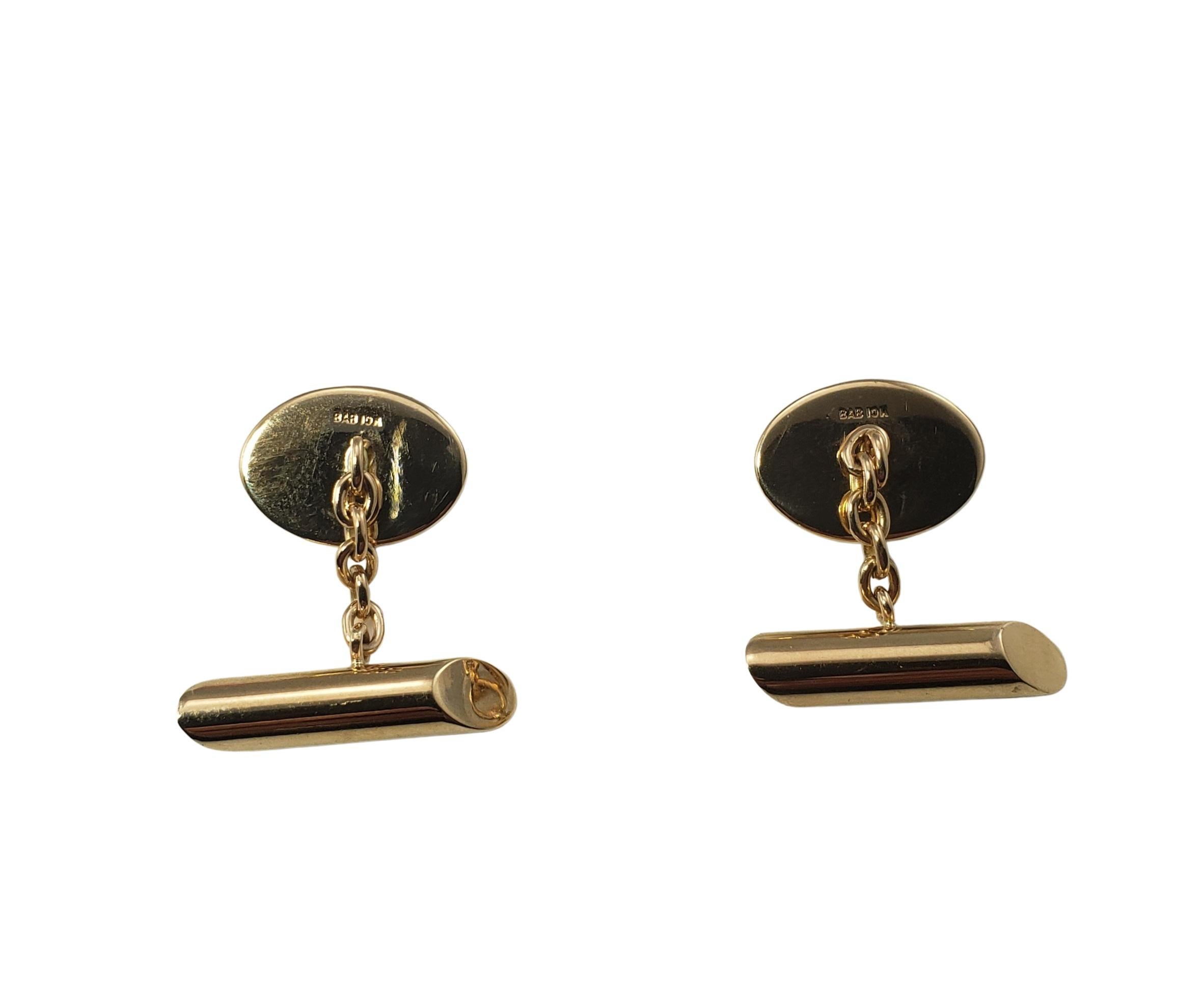 10 Karat Yellow Gold and Onyx Cufflinks In Good Condition In Washington Depot, CT