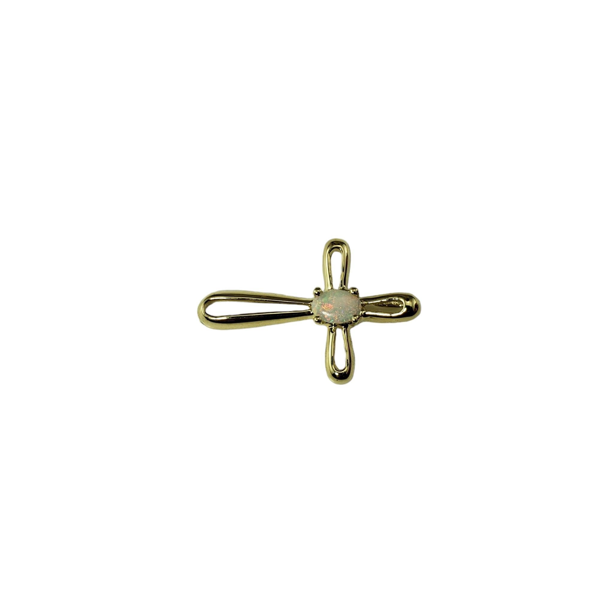 Pendentif croix en or jaune 10 carats et opale

Cet élégant pendentif en forme de croix présente une opale ovale (5 mm x 4 mm) sertie dans de l'or jaune 10K magnifiquement détaillé.

Taille : 27 mm x 18 mm

Estampillé : 10K

Poids : 1.3 dwt./ 2.0