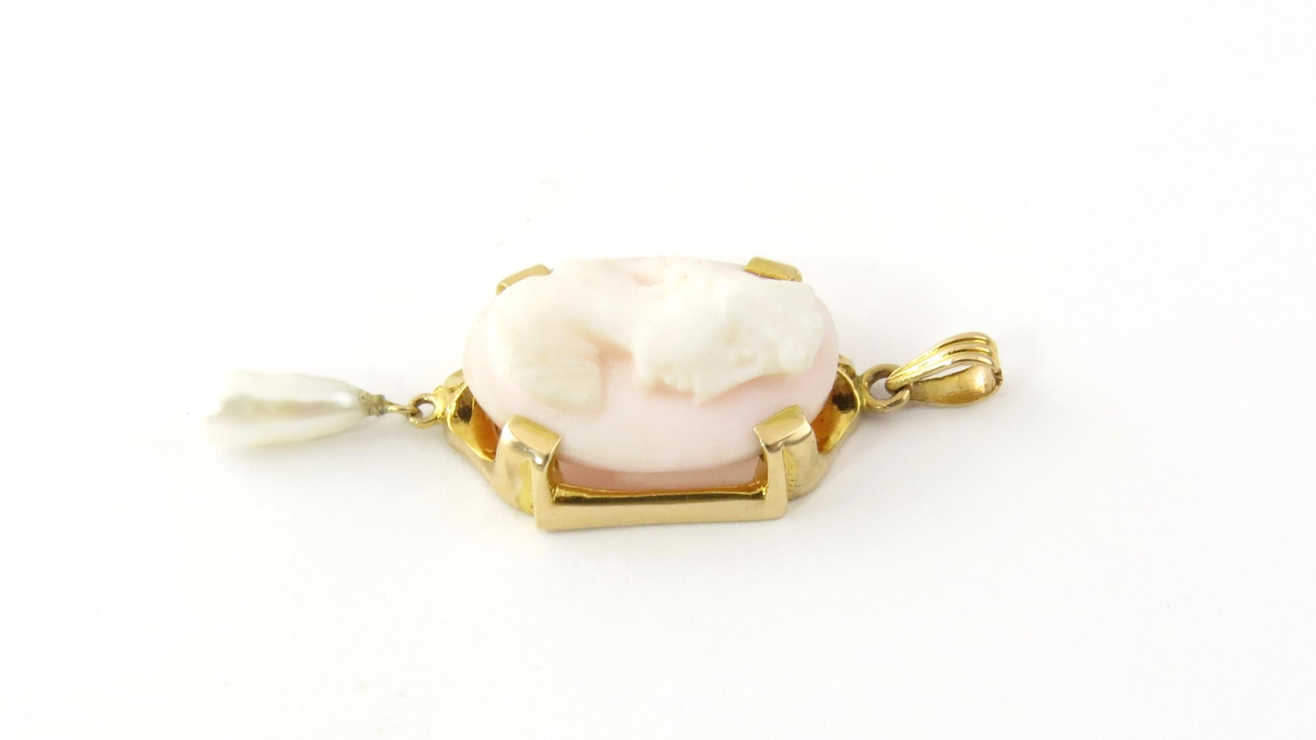 Vintage 10 Karat Yellow Gold and Pearl Cameo Pendant

This elegant cameo pendant features a lovely lady in profile set in classic 10K yellow gold with a dangling freshwater pearl.

Size: 22 mm x 13 mm

Weight: 1.8 dwt. / 2.8 gr.

Stamped: 10K

Very