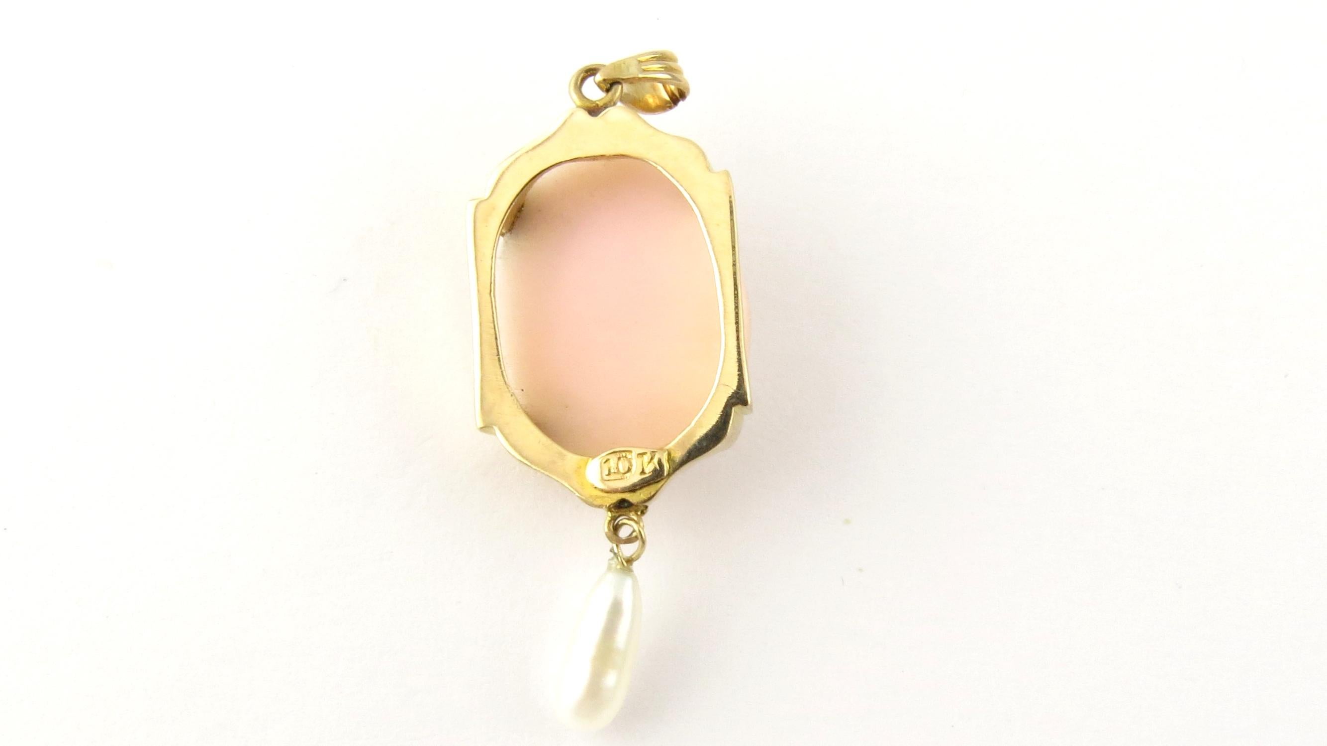 10 Karat Yellow Gold and Pearl Cameo Pendant In Good Condition For Sale In Washington Depot, CT
