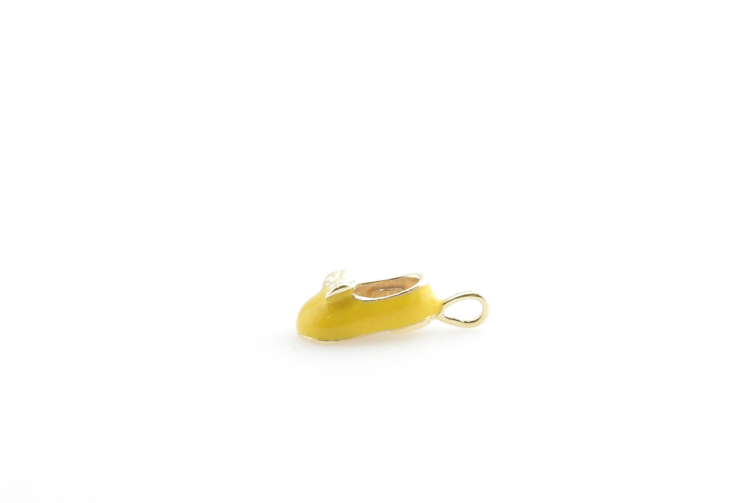 Vintage 10 Karat Yellow Gold and Yellow Enamel Baby Shoe Charm

Celebate baby's first steps!

This lovely 3D charm features a miniature baby shoe accented with yellow enamel and crafted in beautifully detailed 10K yellow gold.

Size: 13 mm x 7 mm