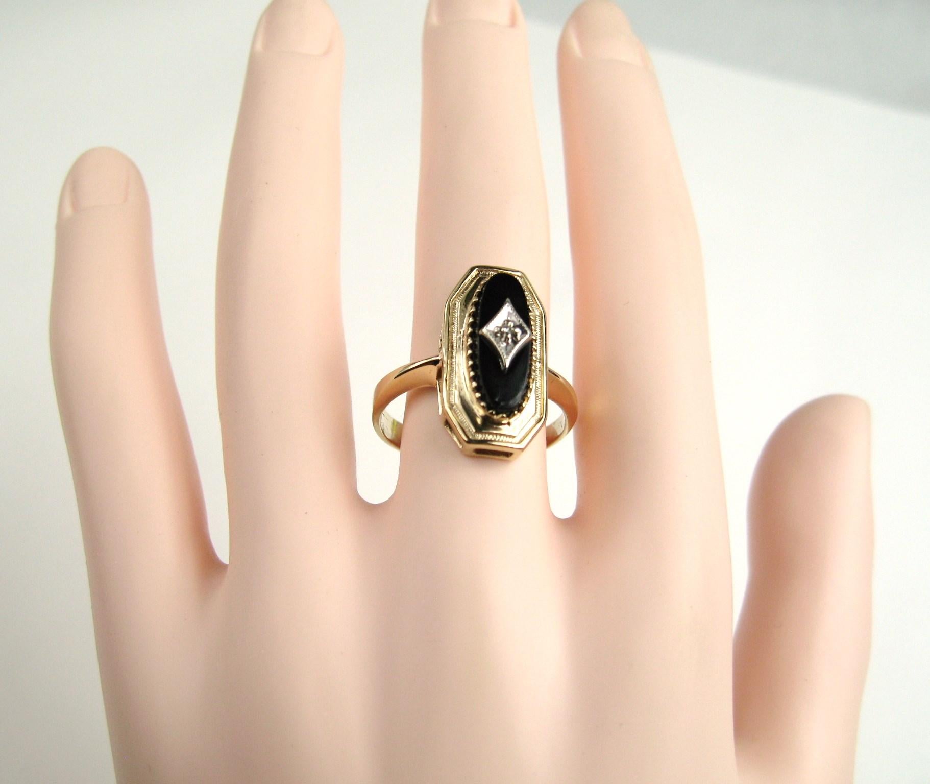 Bague en or jaune 10 carats, onyx noir et diamants Unisexe en vente