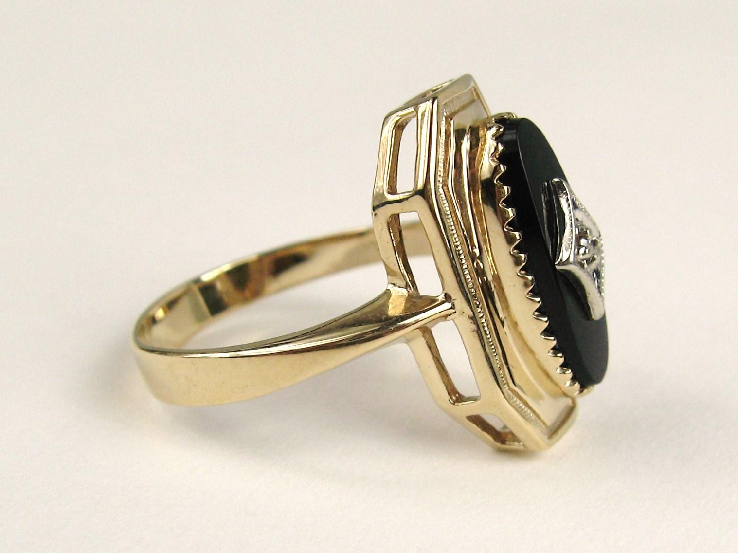 10 Karat Yellow Gold Black Onyx and Diamond Ring In Good Condition For Sale In Wallkill, NY